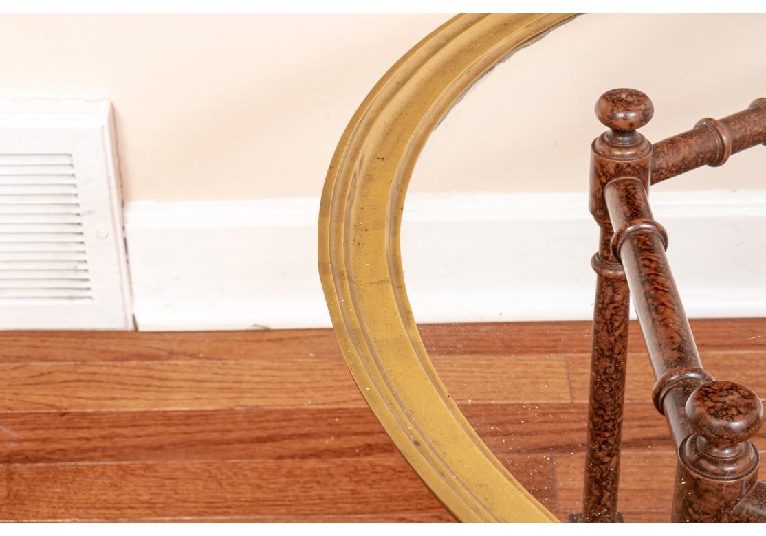 Qualität Oval Messing und Glasplatte Couchtisch mit Holzsockel (Hollywood Regency) im Angebot