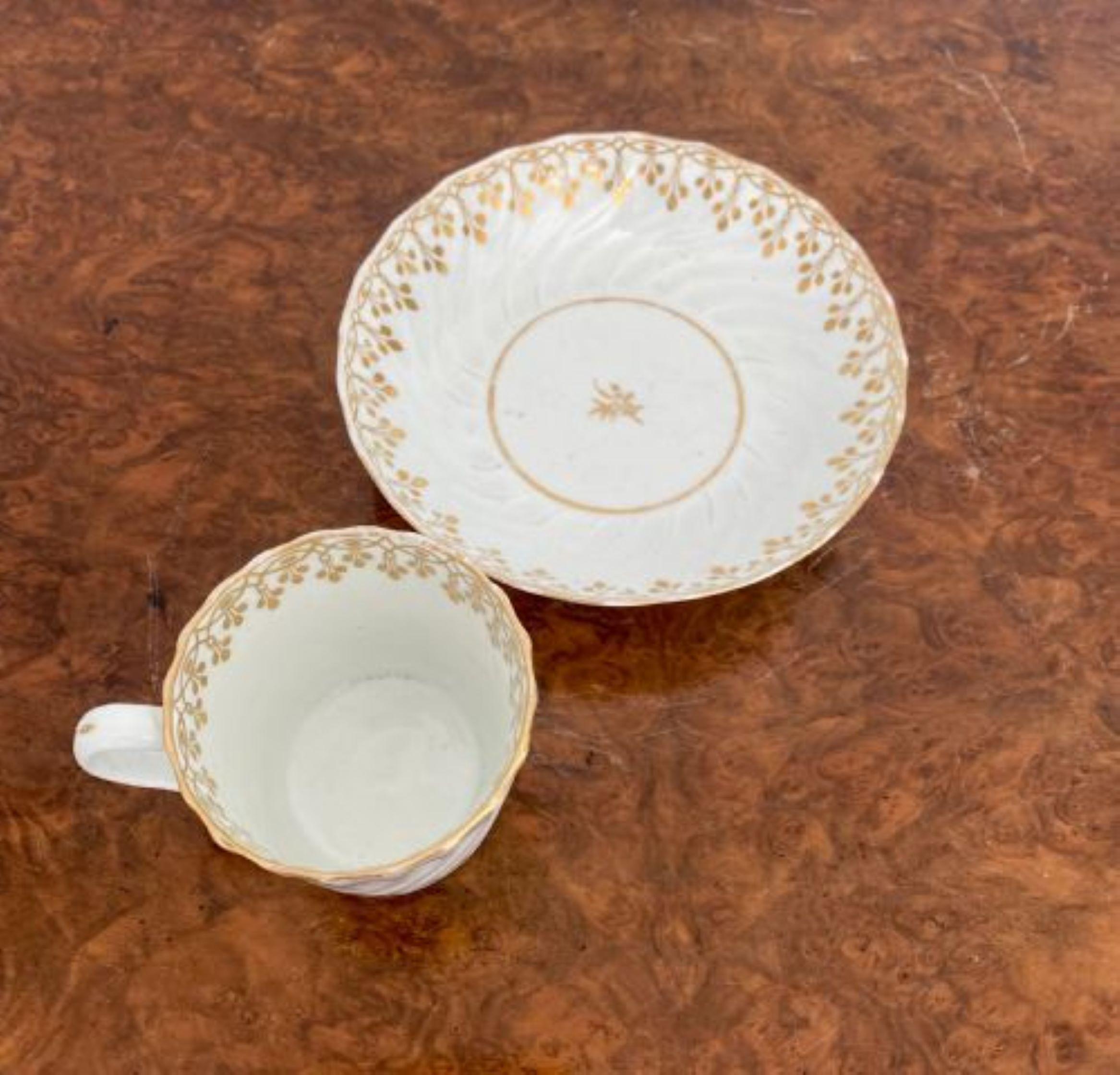 Quality Pair Of 19th Century Teacups & Saucers  In Good Condition For Sale In Ipswich, GB