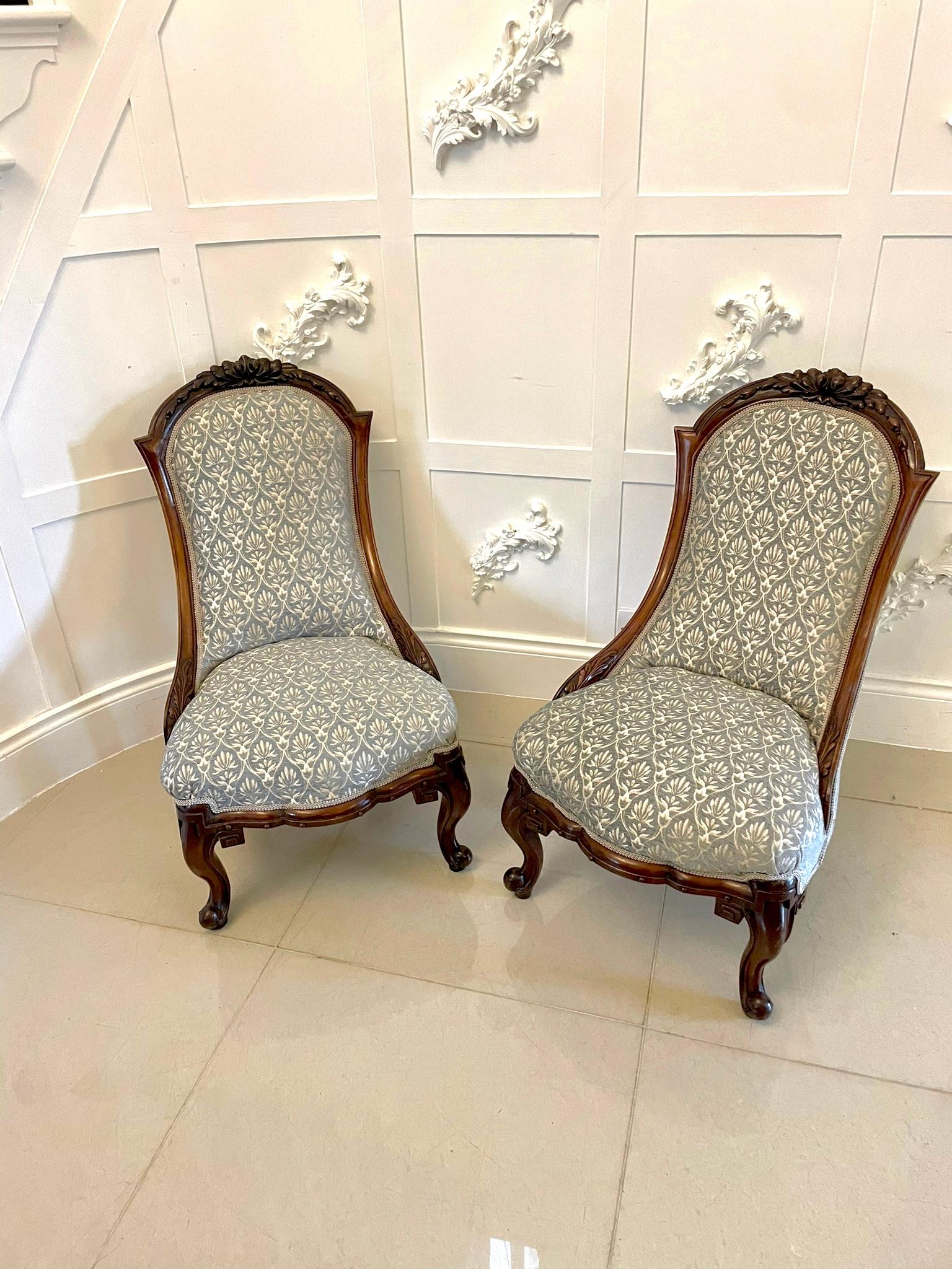Qualität Paar 19. Jahrhundert viktorianischen antiken geschnitzten Nussbaum Damenstühle (Englisch) im Angebot