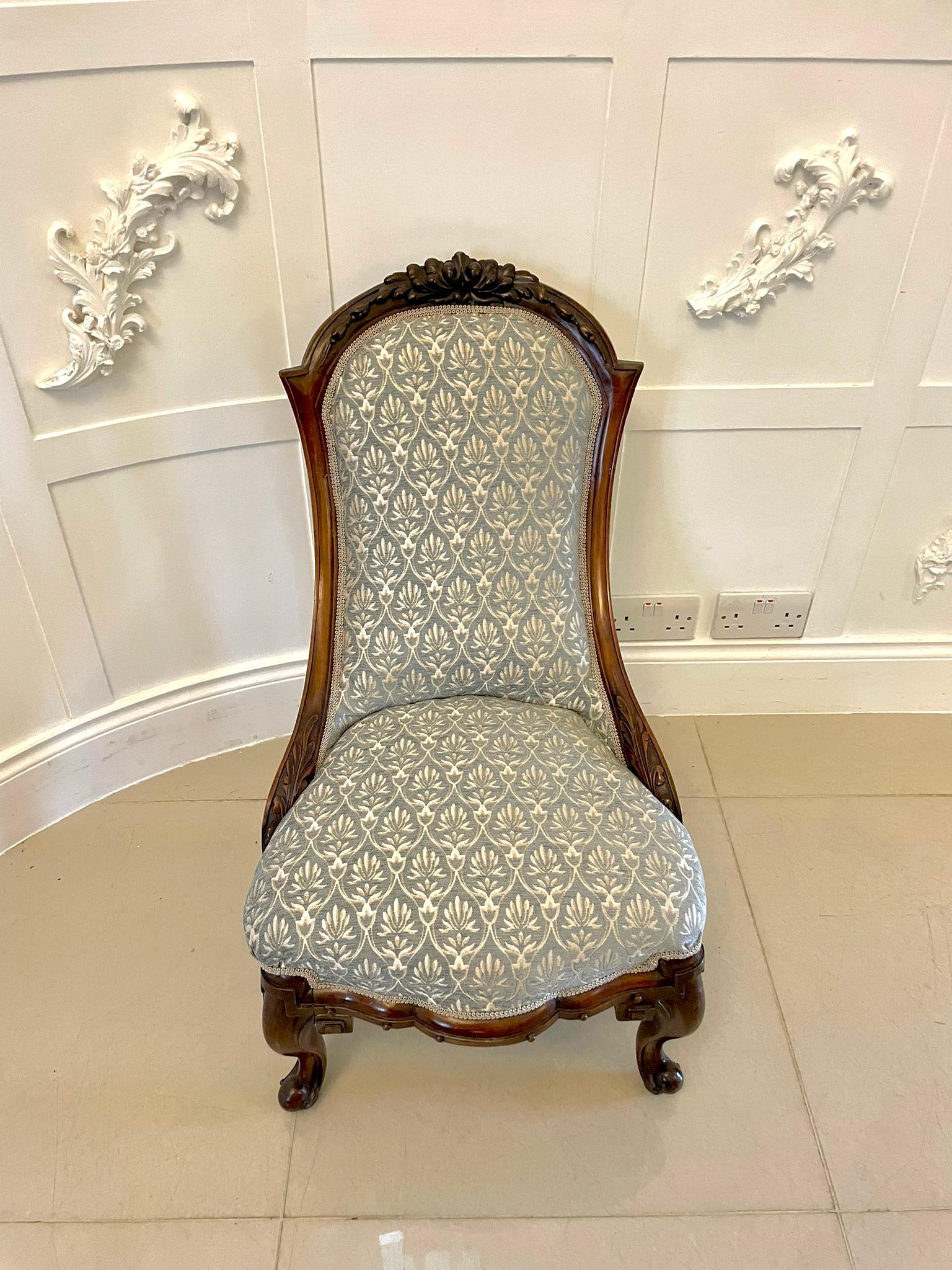 Quality Pair of 19th Century Victorian Antique Carved Walnut Ladies Chairs In Good Condition For Sale In Suffolk, GB