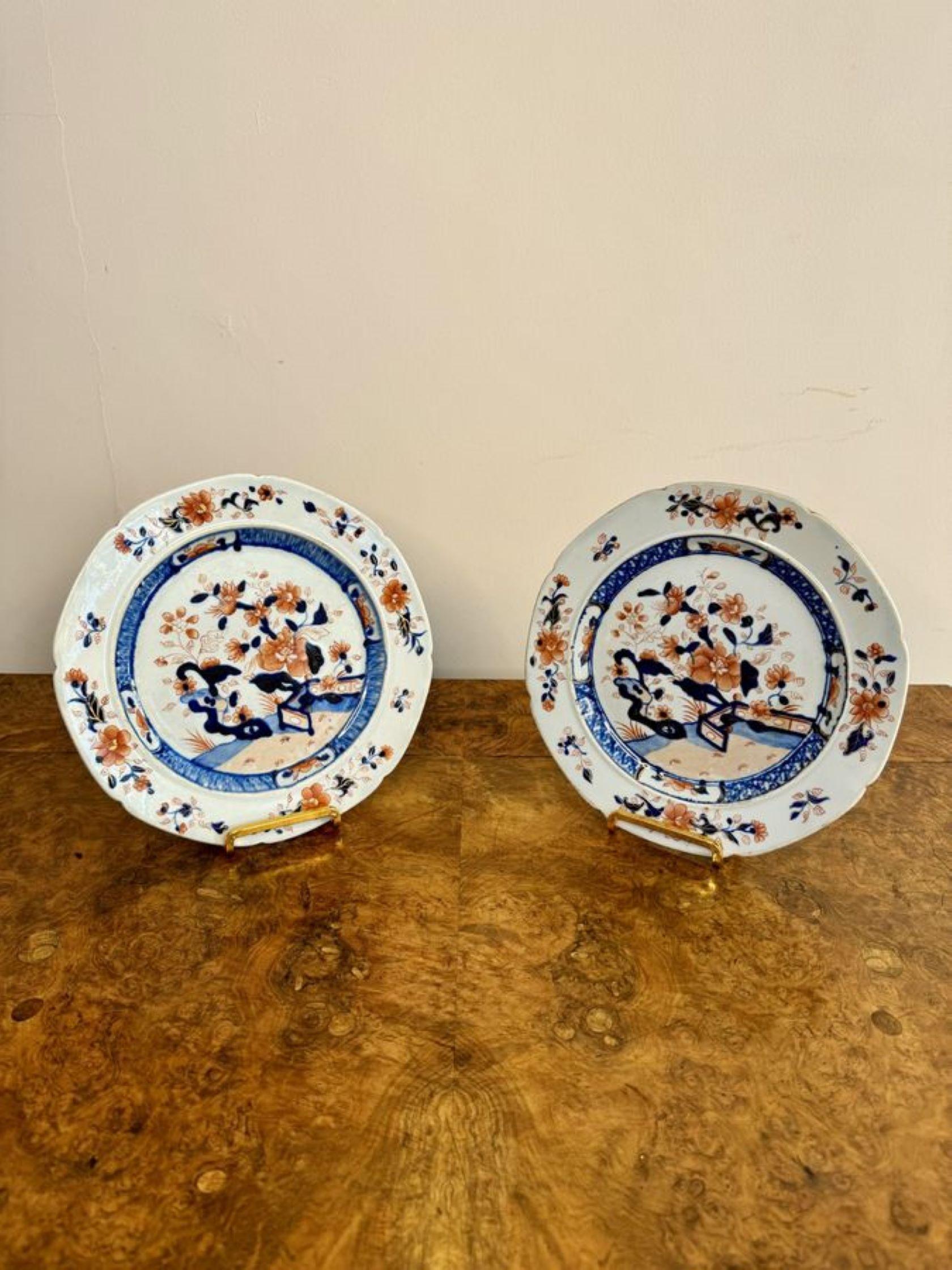Céramique Paire d'assiettes chinoises anciennes du XVIIIe siècle de qualité en vente