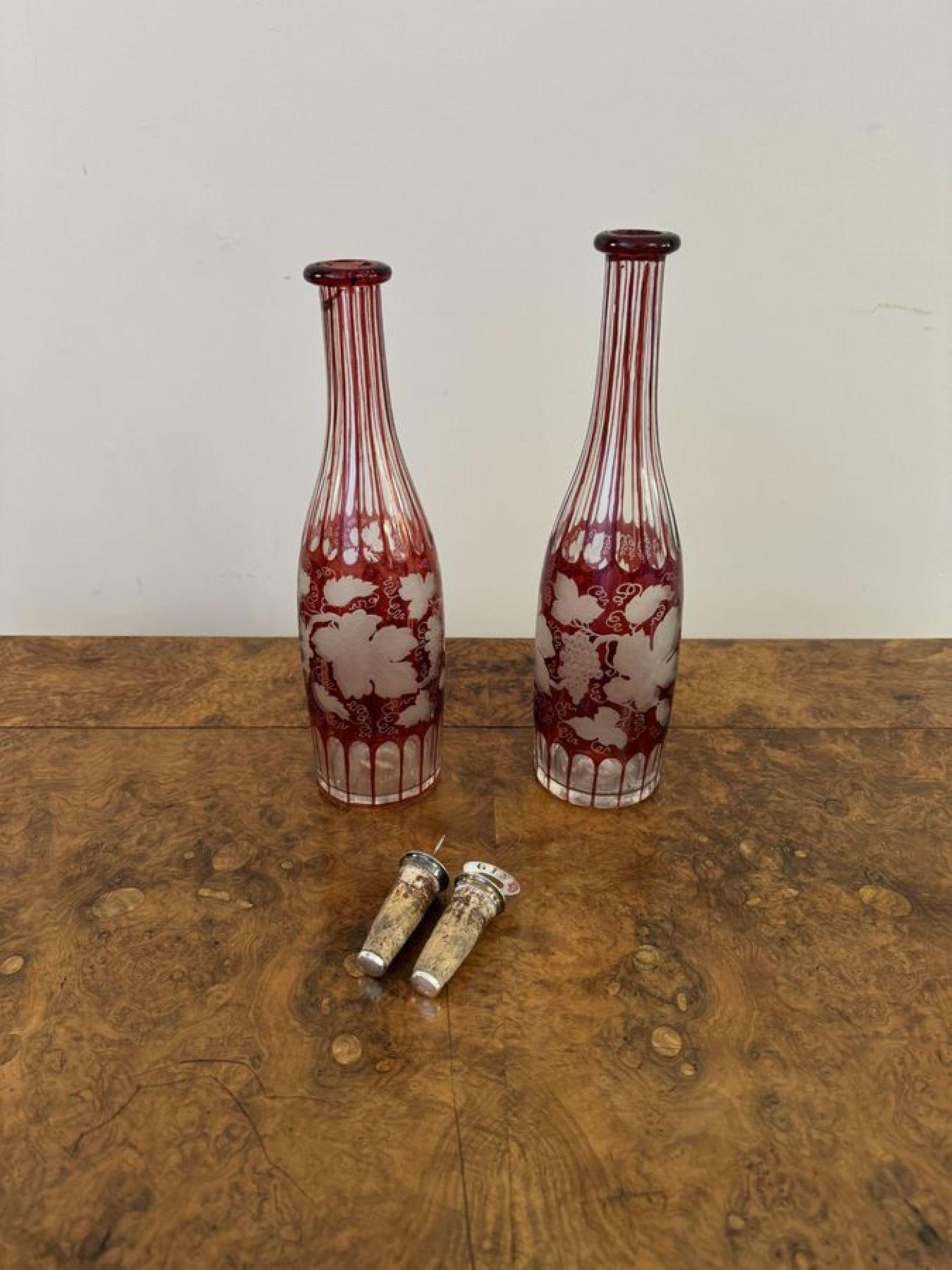 Pareja de decantadores antiguos eduardianos de cristal rubí de calidad en Bueno estado para la venta en Ipswich, GB