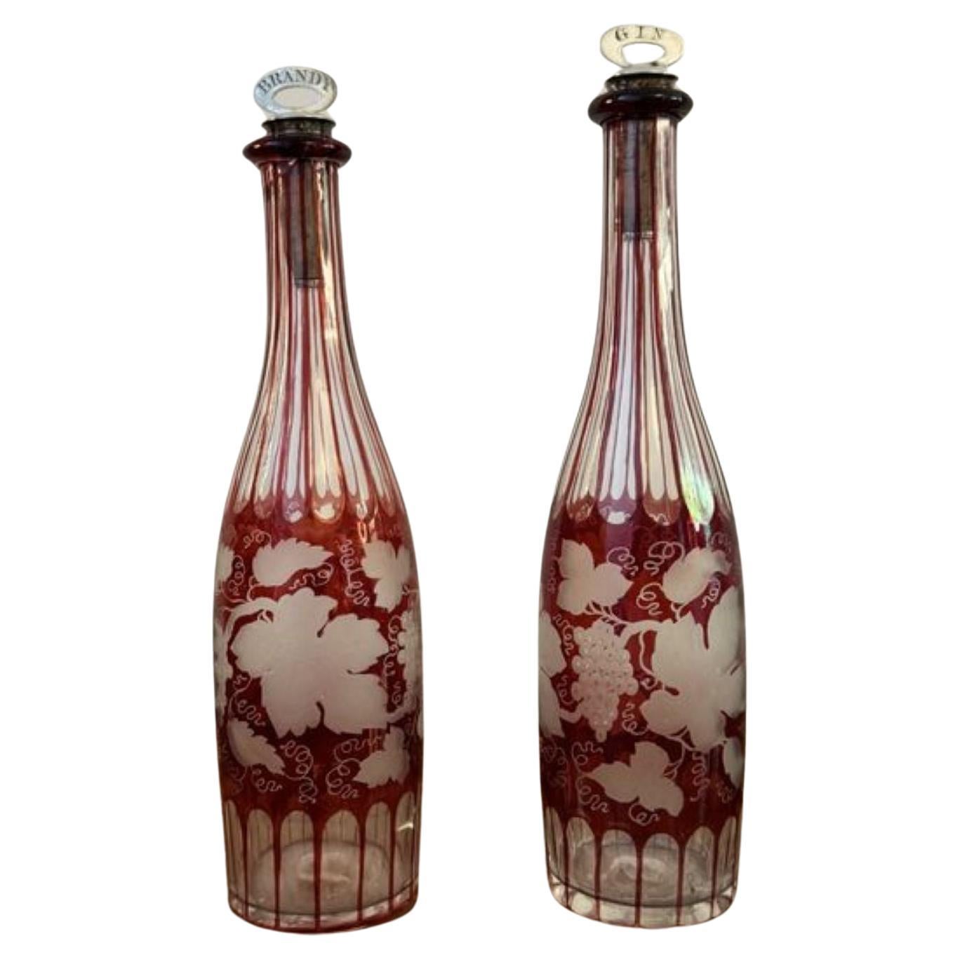 Coppia di decanter in vetro rubino di qualità dell'epoca edoardiana