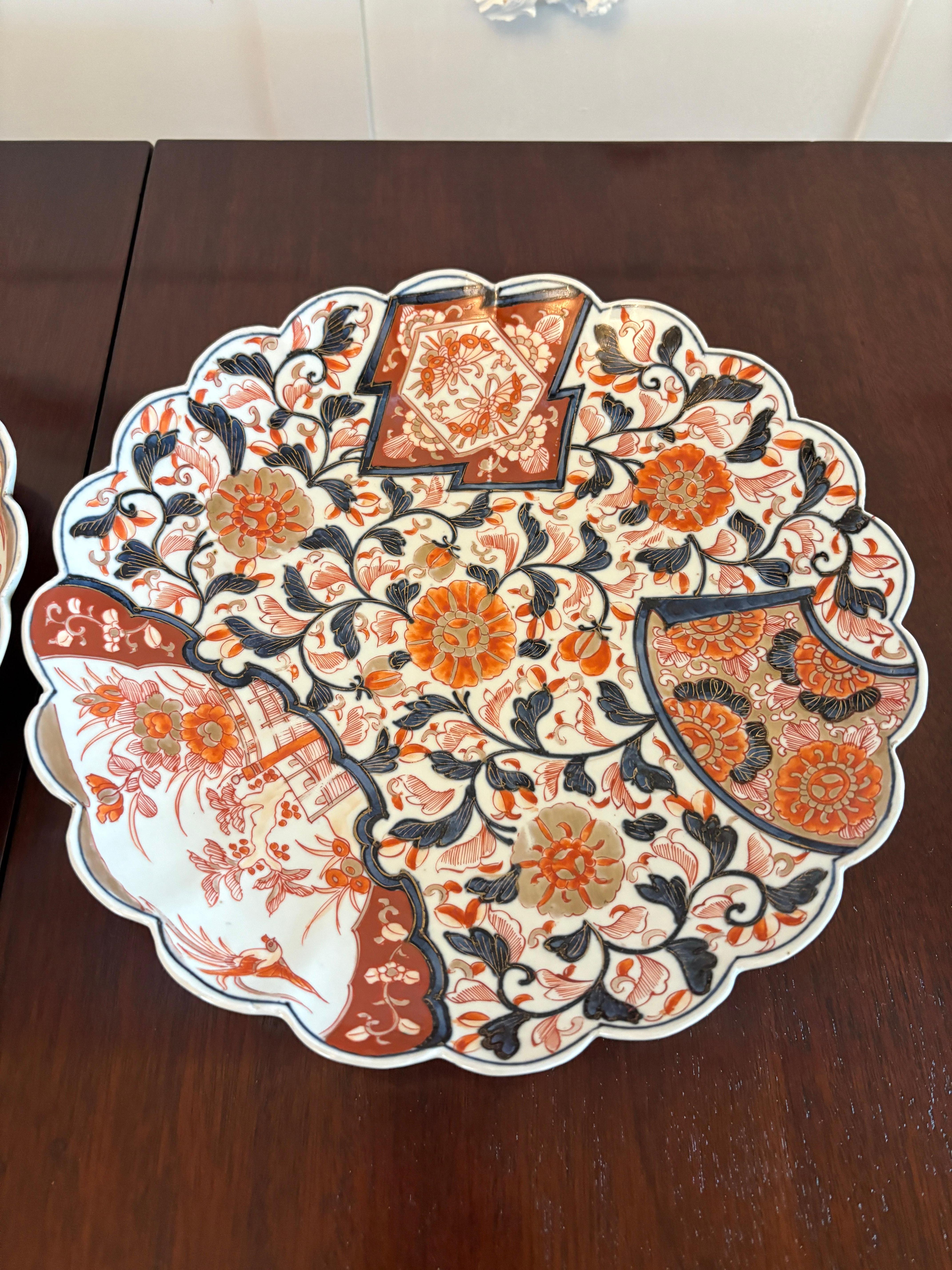 Quality Pair of antique Japanese hand painted Imari plates wonderfully hand painted in blue, red, white and gold colours 

A charming  pair in perfect original condition

Dimensions:
Height 5 cm (1.97 in)
Width 27.5 cm (10.83 in)
Depth 27.5 cm