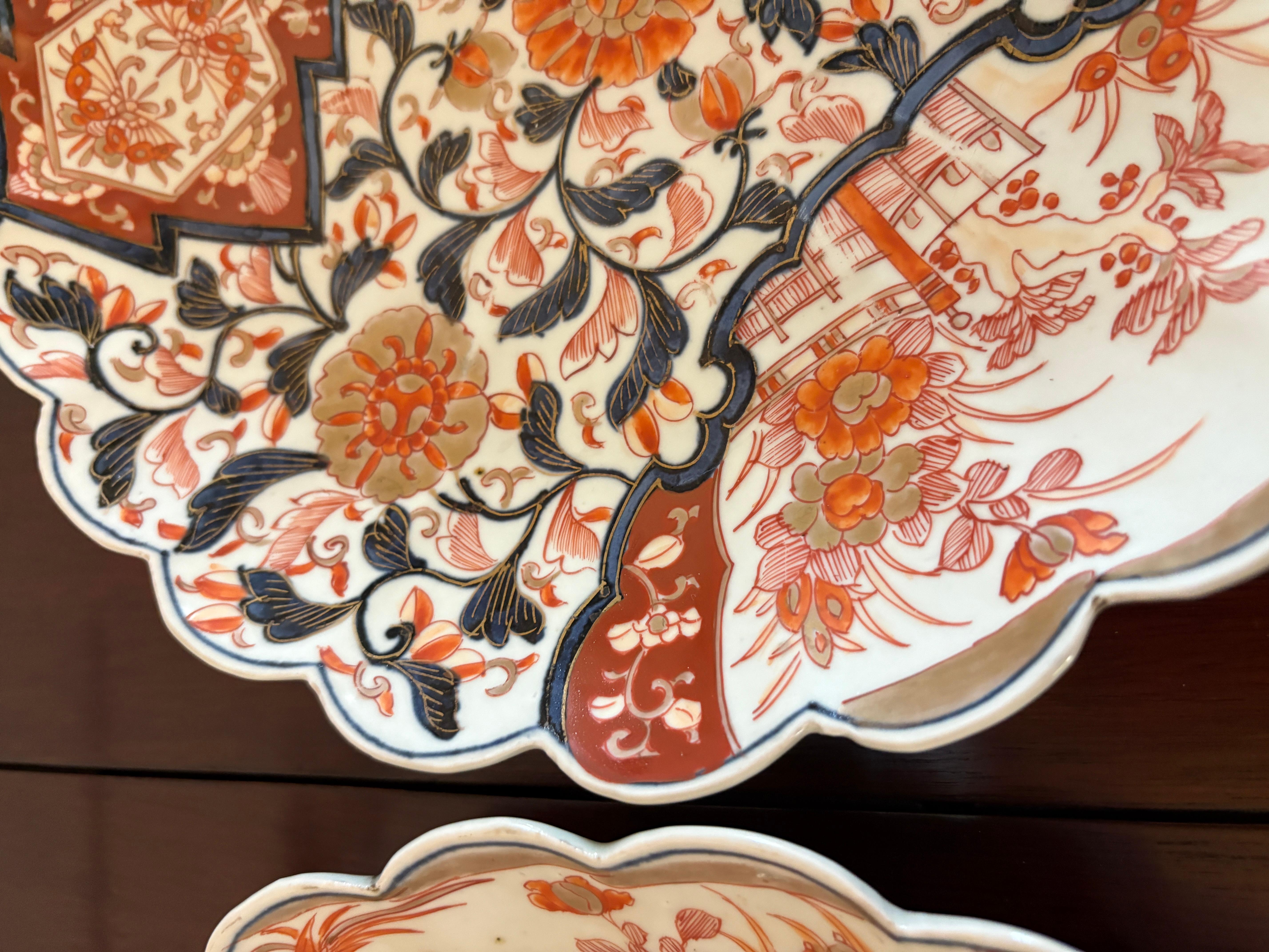 Quality Pair of Antique Japanese Hand Painted Imari Plates For Sale 2