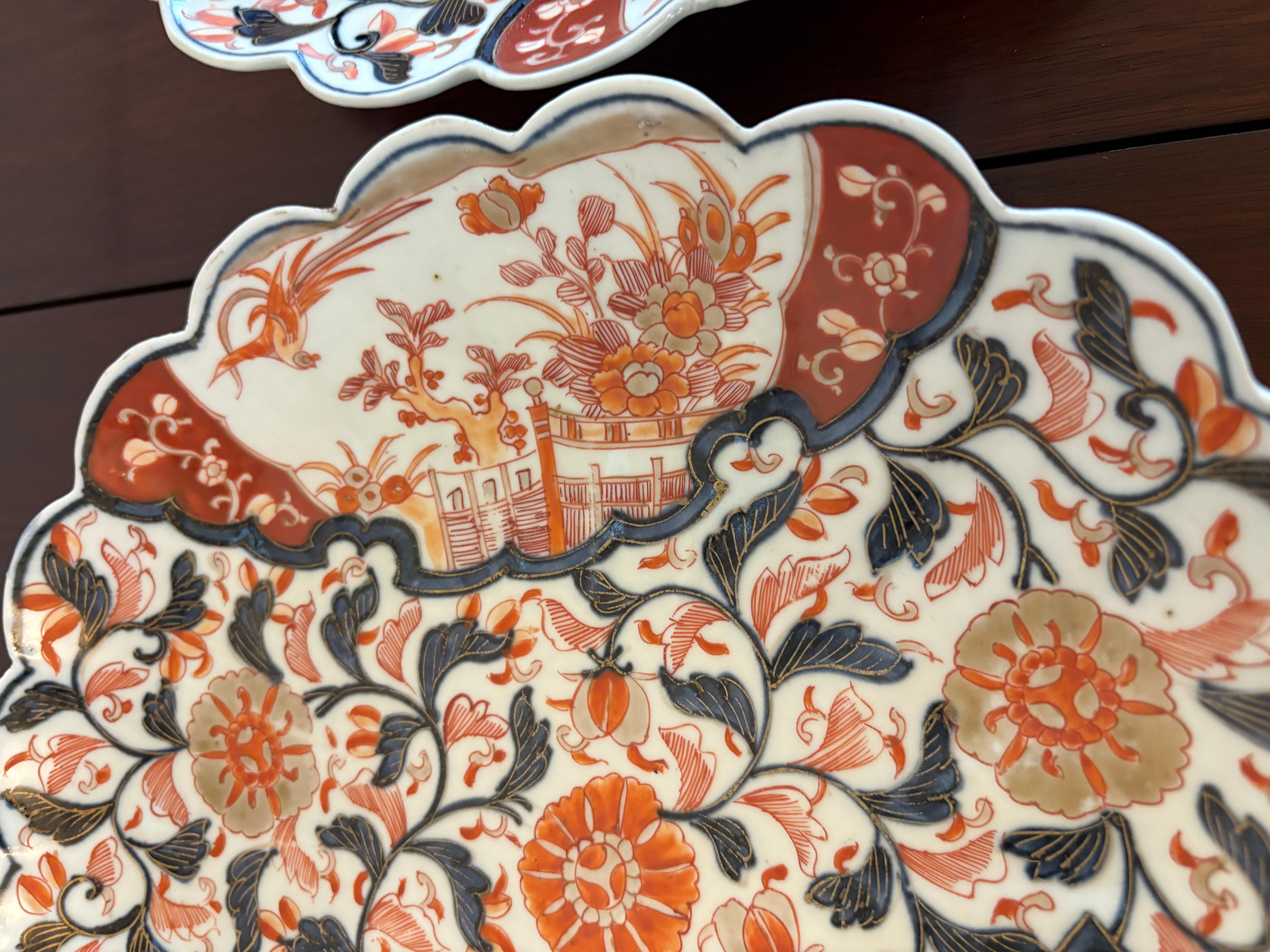 Quality Pair of Antique Japanese Hand Painted Imari Plates For Sale 3