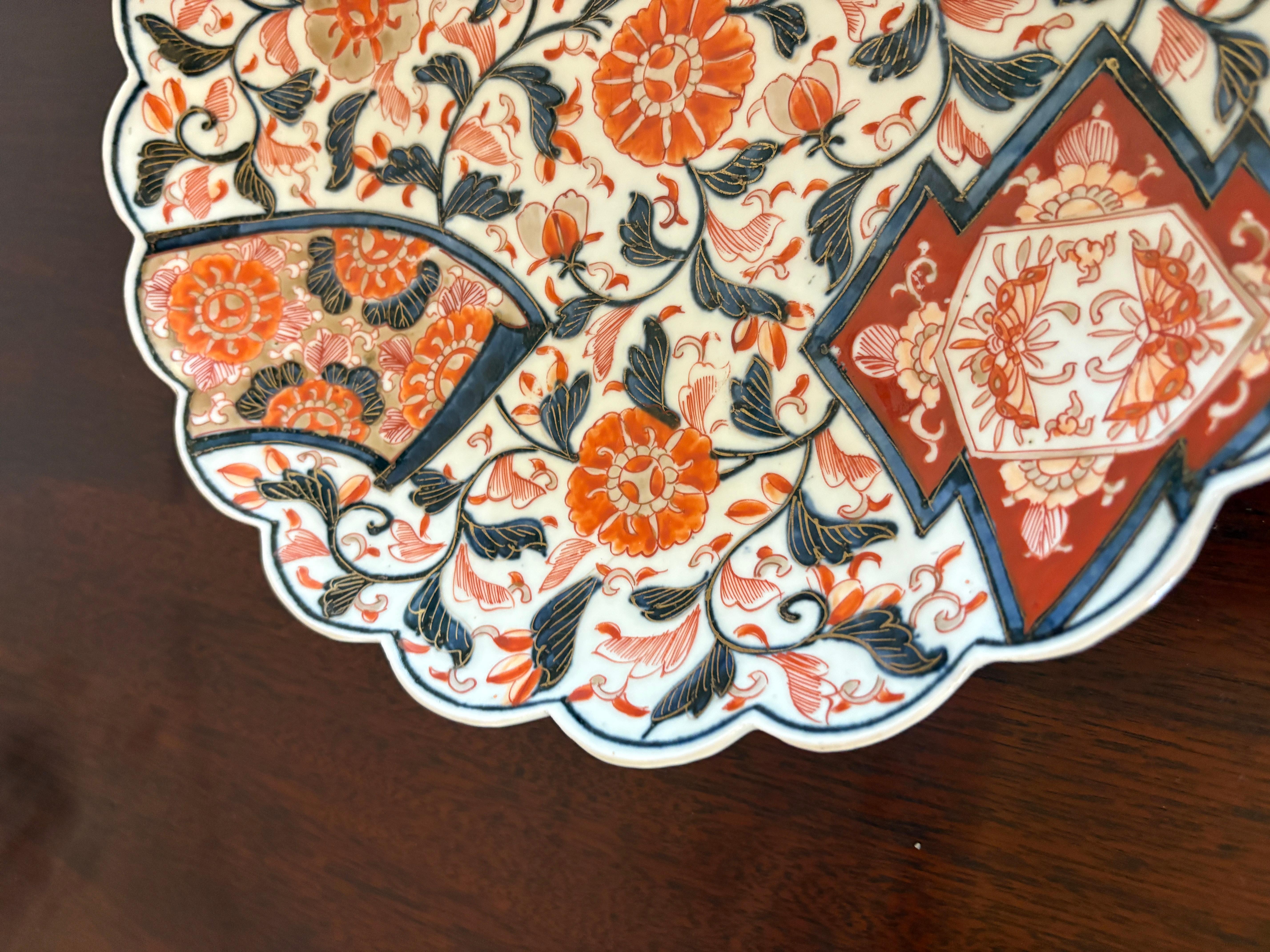 Quality Pair of Antique Japanese Hand Painted Imari Plates For Sale 4