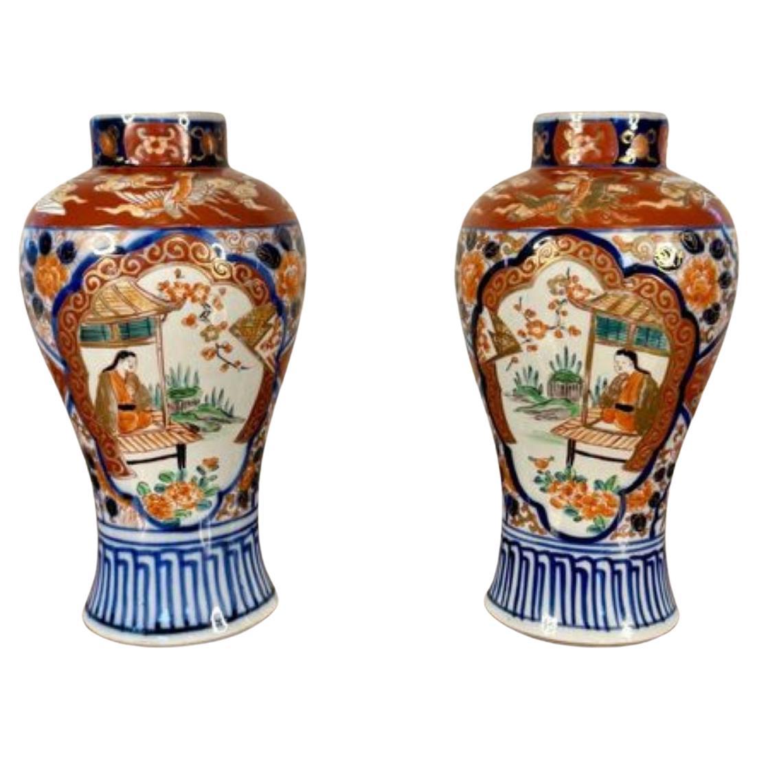 Coppia di vasi a balaustro imari giapponesi di alta qualità