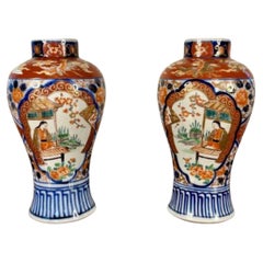 Coppia di vasi a balaustro imari giapponesi di alta qualità