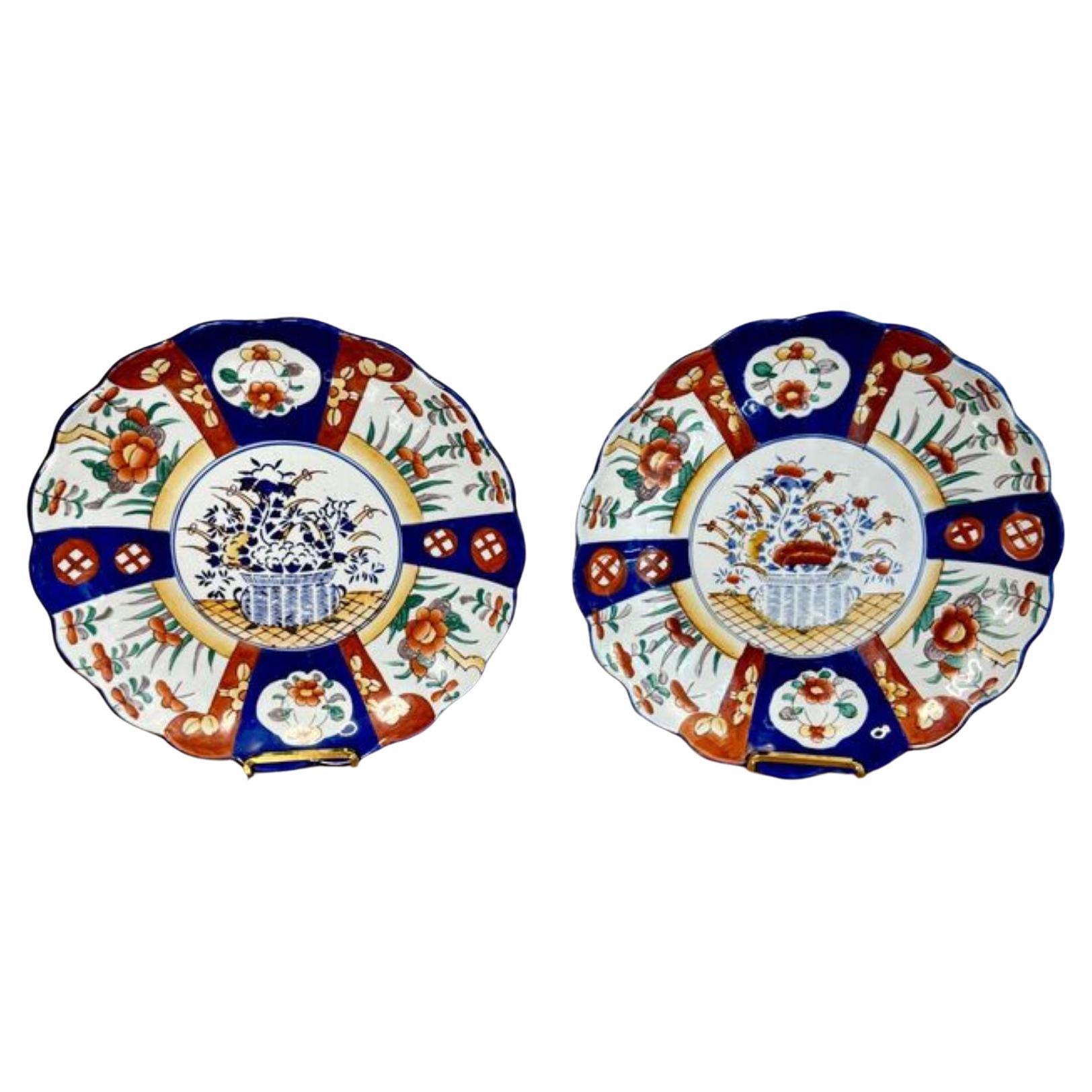 Paire d'assiettes japonaises anciennes en imari de qualité
