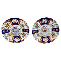 Paar antike japanische Imari-Teller von hoher Qualität
