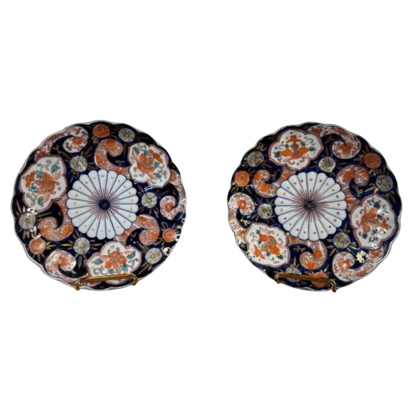 Paire d'assiettes japonaises anciennes en imari de qualité