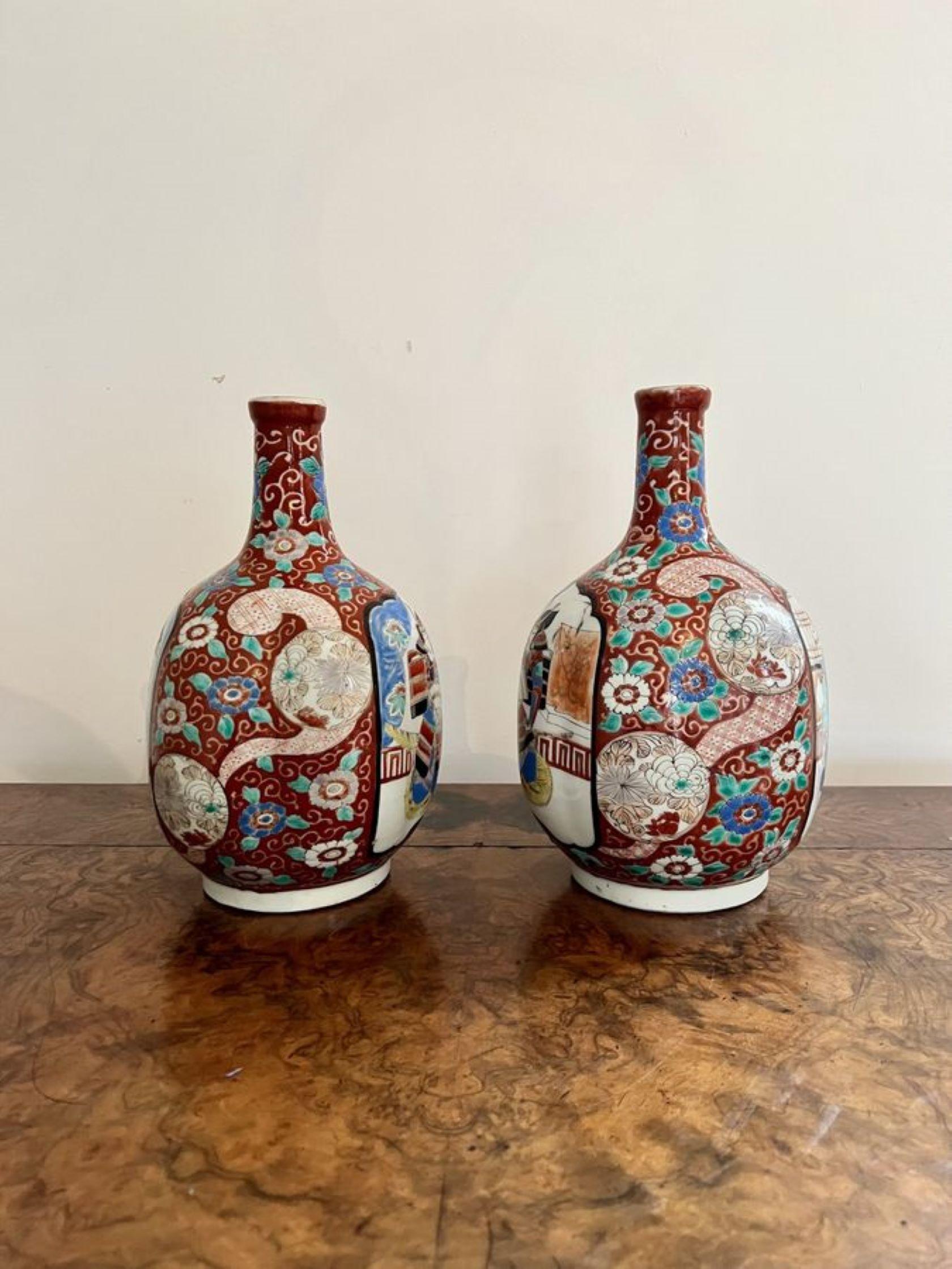 Quality pair of antique Japanese imari shaped vases  In Good Condition For Sale In Ipswich, GB