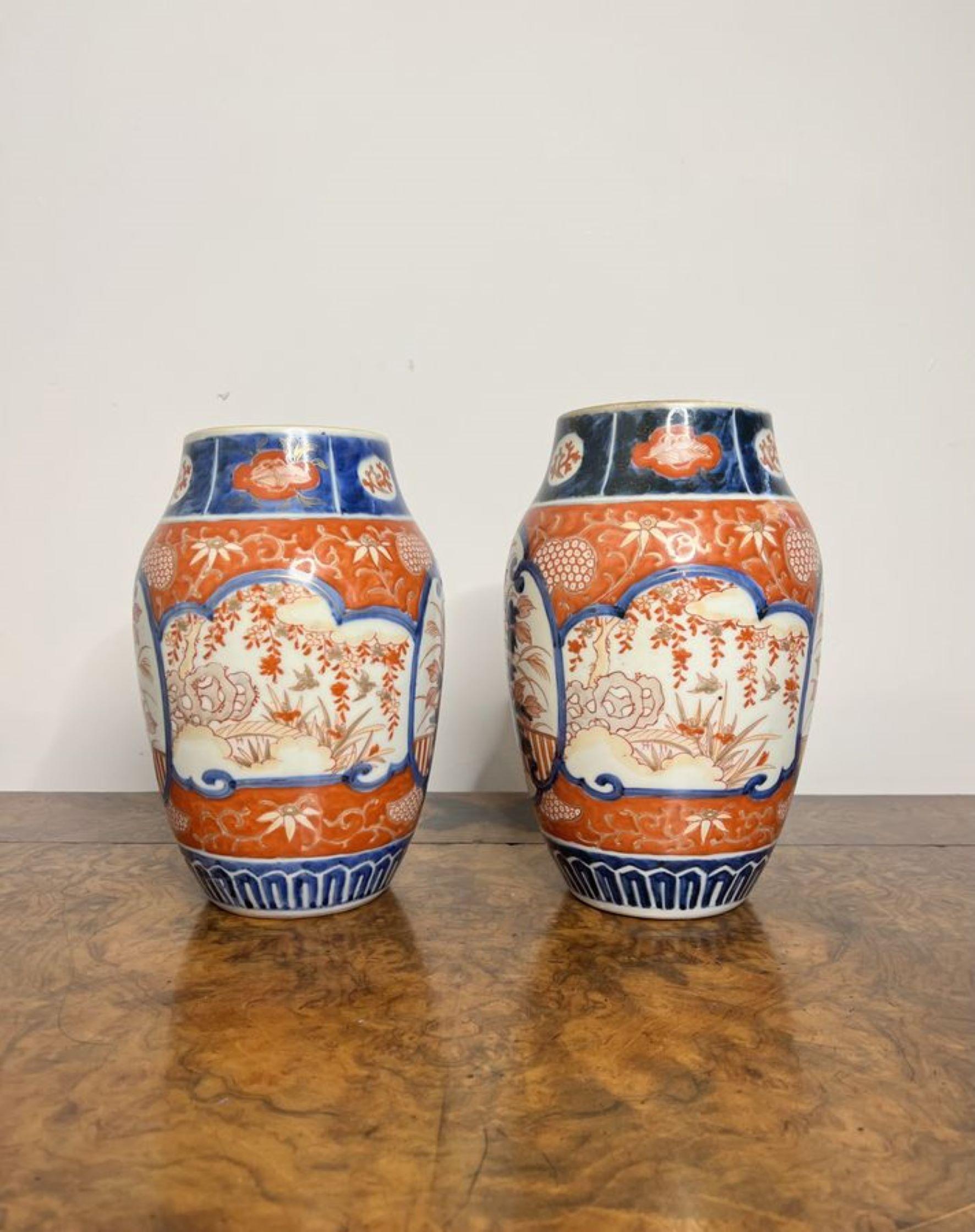 Ceramica Coppia di vasi imari giapponesi antichi di qualità in vendita
