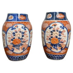 Paar antike japanische Imari-Vasen von hoher Qualität 