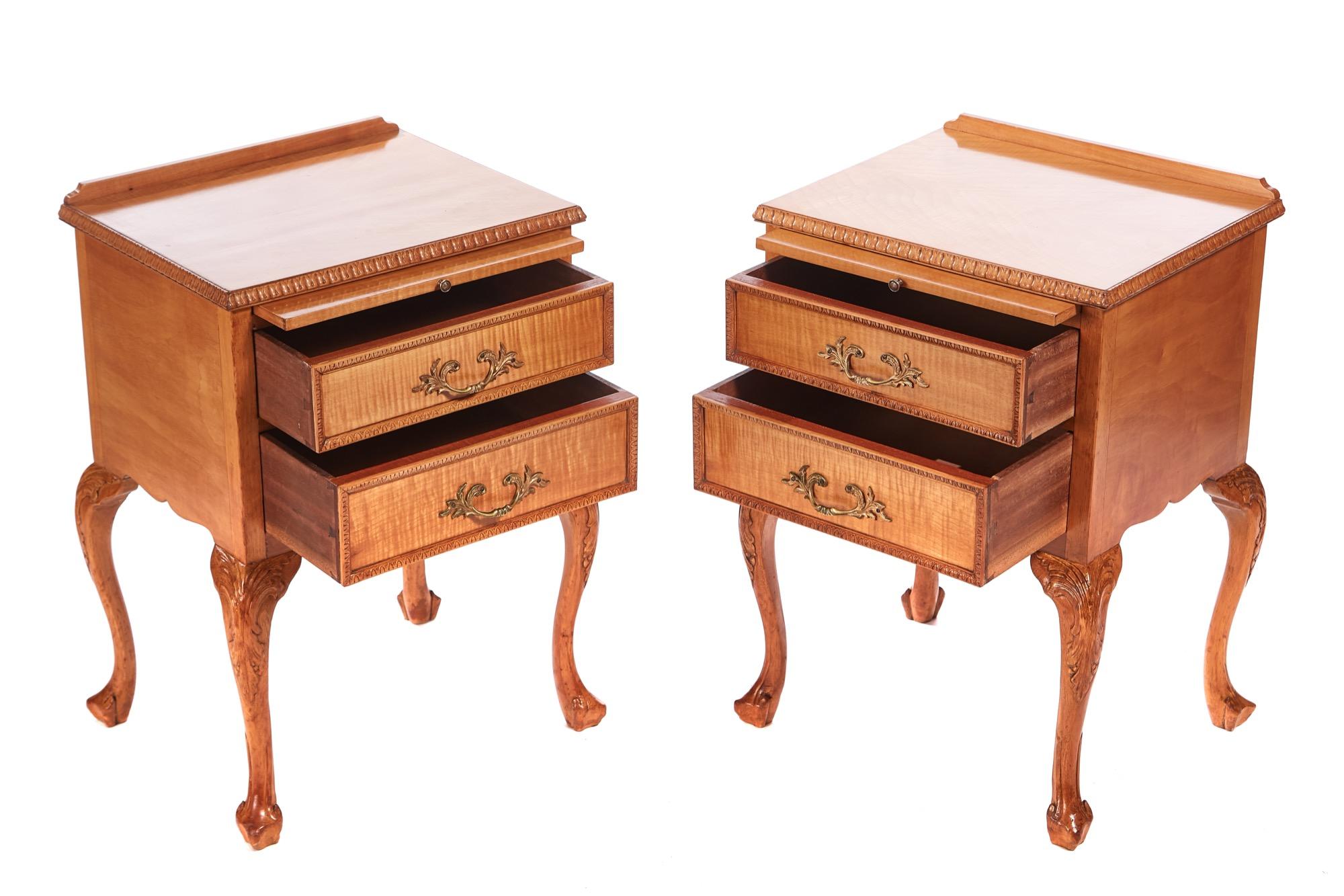 Quality pair of antique maple bedside cabinets having lovely maple tops with a carved edge. Pullout / pull-out slide, 2 maple drawers with original brass handles and carved edge standing on 4 shaped cabriole legs with pad feet and quality carved
