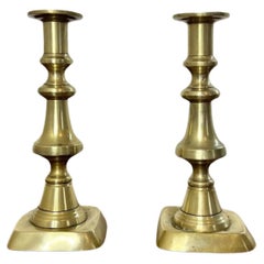 Paire de chandeliers anciens en laiton de style victorien de qualité