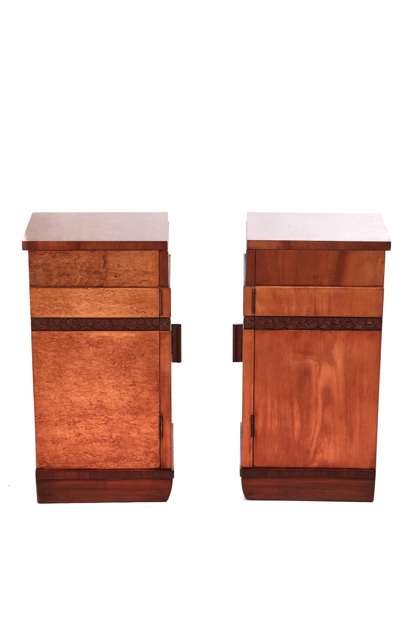 European Quality Pair of Art Deco Bird’s-Eye Maple Bedside Cabinets