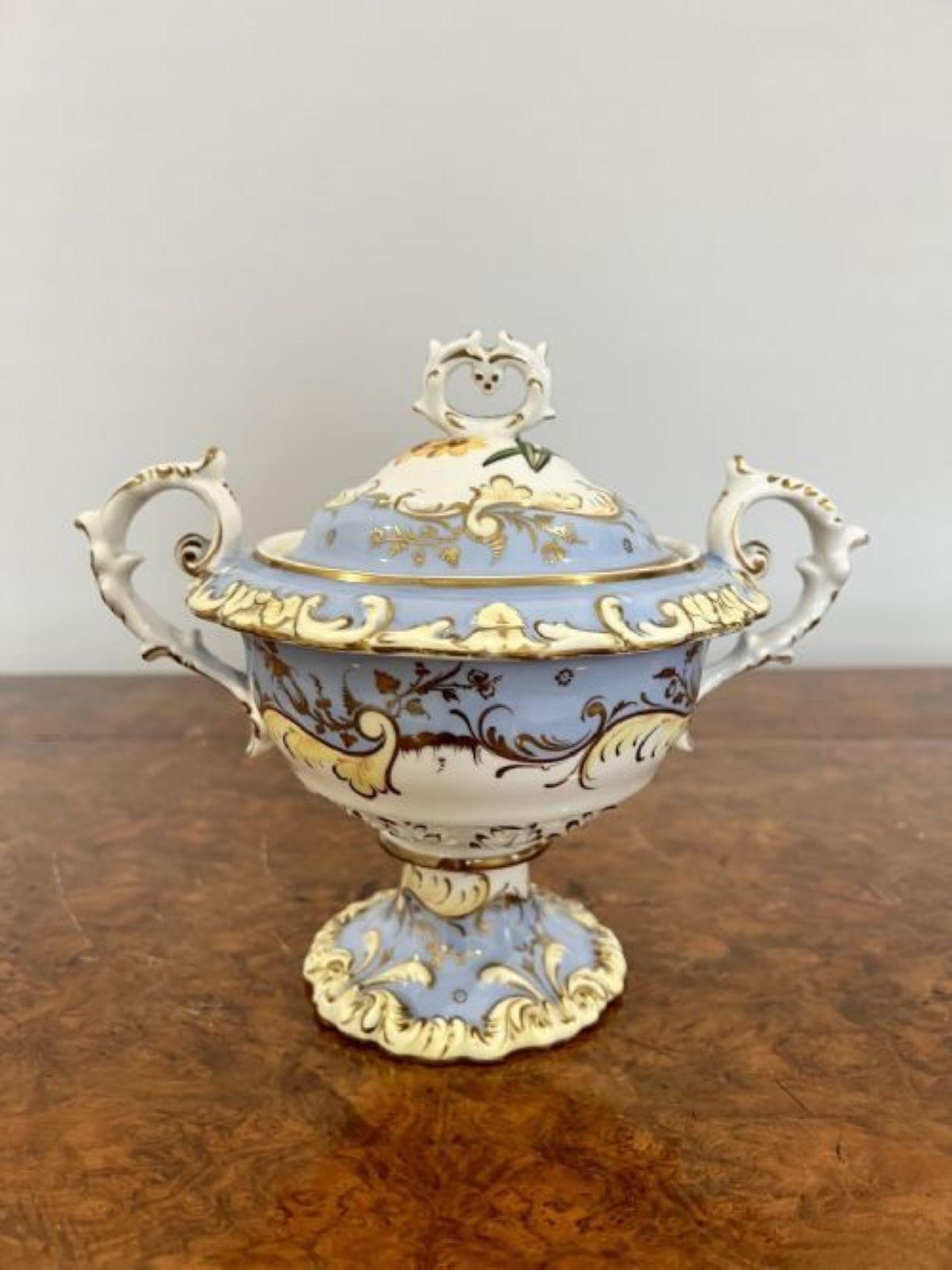 Quality Pair of Chamberlains Worcester sauce tureens and covers  For Sale 1