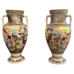 Hochwertiges Paar großer antiker japanischer Satsuma-Vasen 