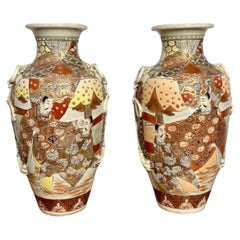 Qualitätsvolles Paar großer antiker Satsuma-Vasen
