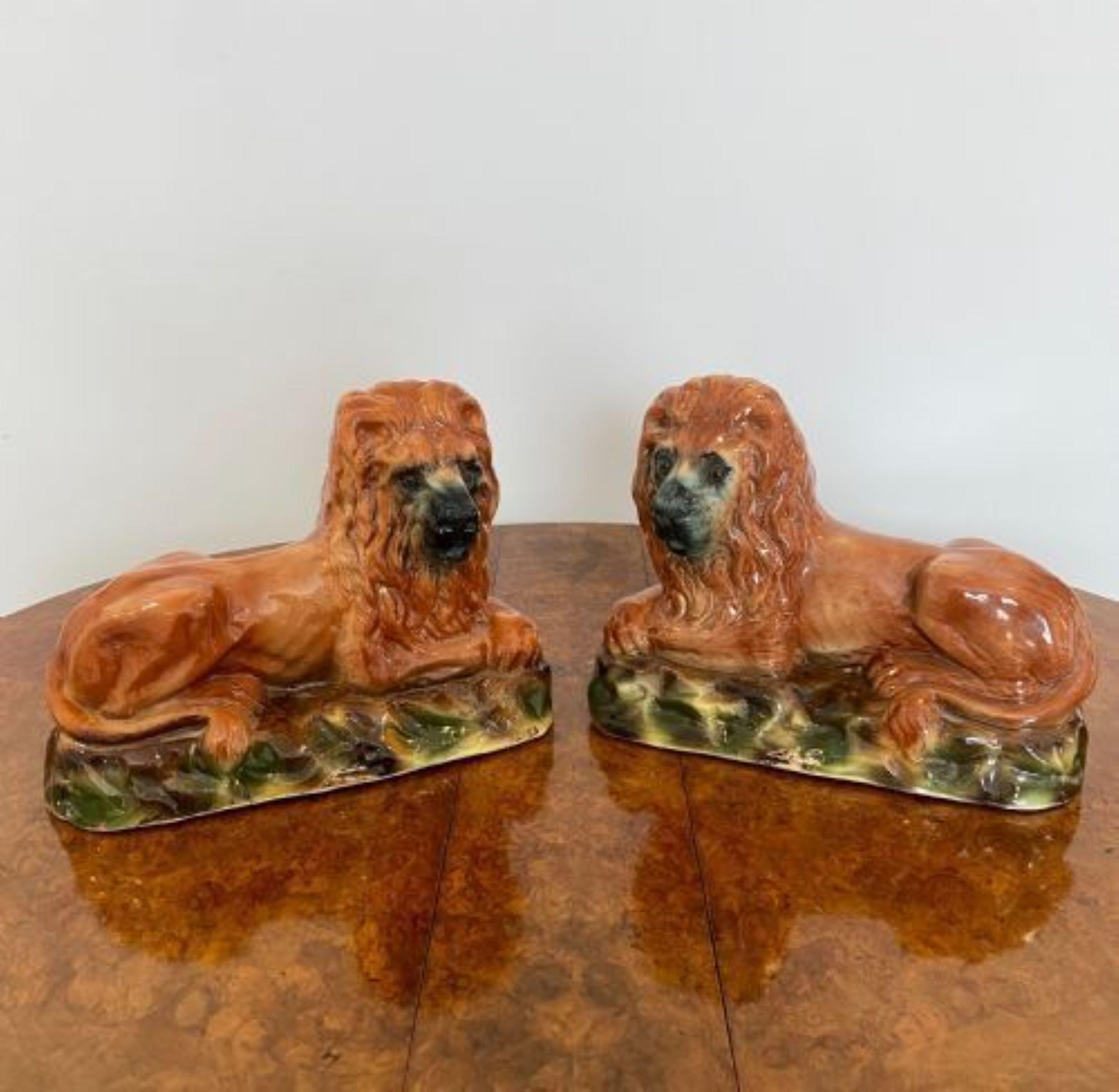 Quality pair of large antique Victorian Staffordshire lions In Good Condition For Sale In Ipswich, GB