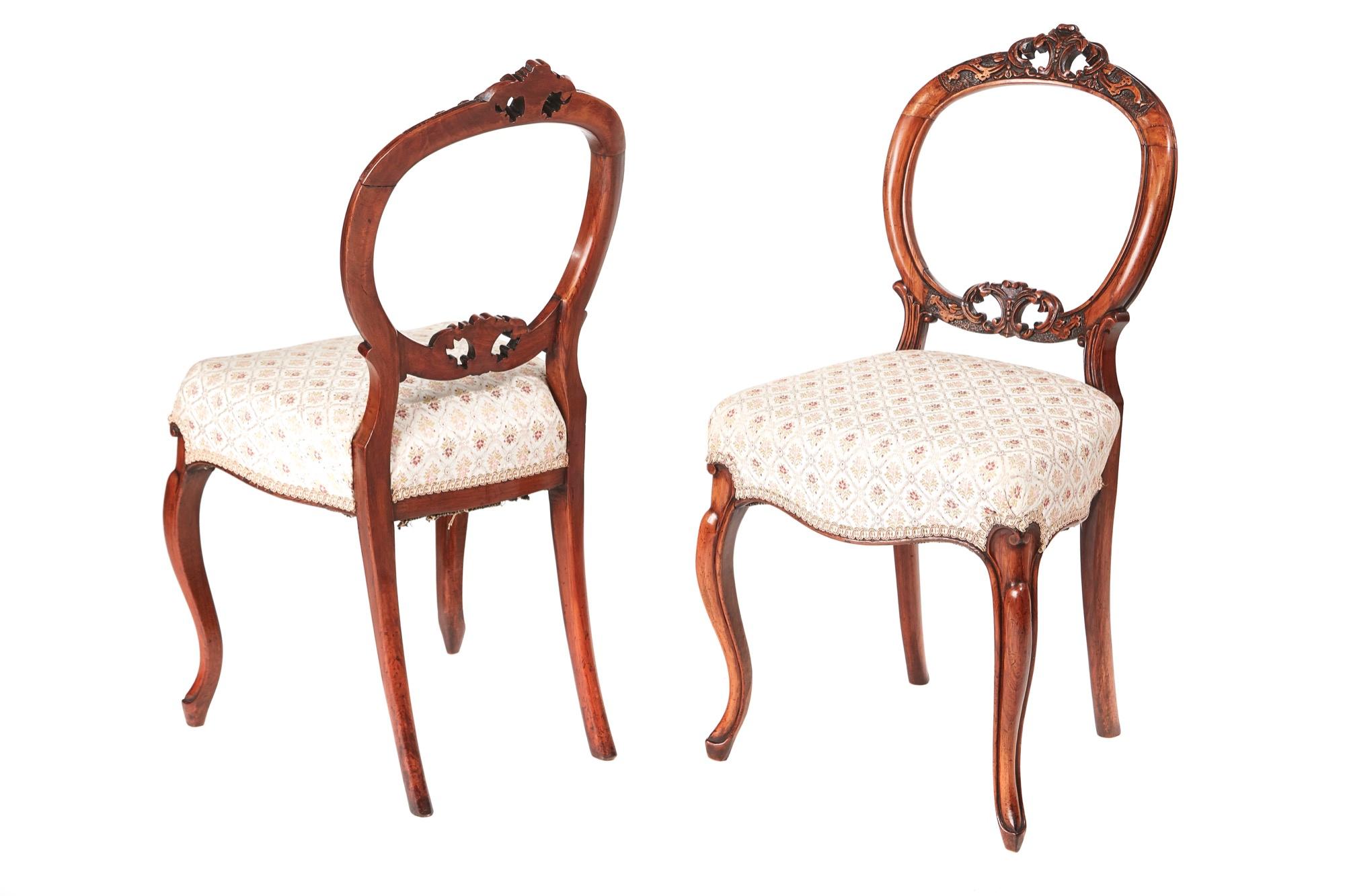 Quality pair of Victorian carved walnut side chairs, with a lovely carved shaped top, carved centre splat, newly re-upholstered seats, serpentine front rail, standing on shaped cabriole legs to the front outswept back legs
Lovely color and