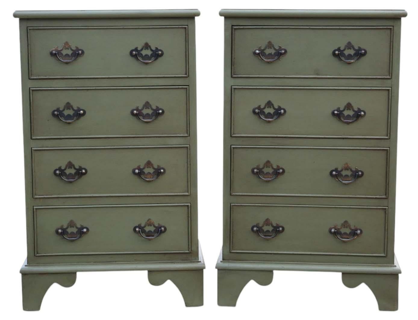 Quality Pair of Vintage Upcycled Olive Painted Bedside Tables – 20th Century
A decorative pair of vintage bedside tables/cupboards from the 20th century, expertly upcycled with an olive green paint finish and subtle dark wax antiquing, adding