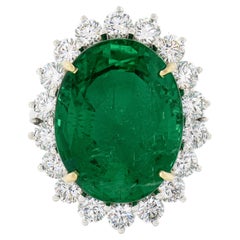 Anillo halo de diamantes y esmeraldas ovaladas AGL de 17,34 ctw en oro de 18 quilates y platino de alta calidad