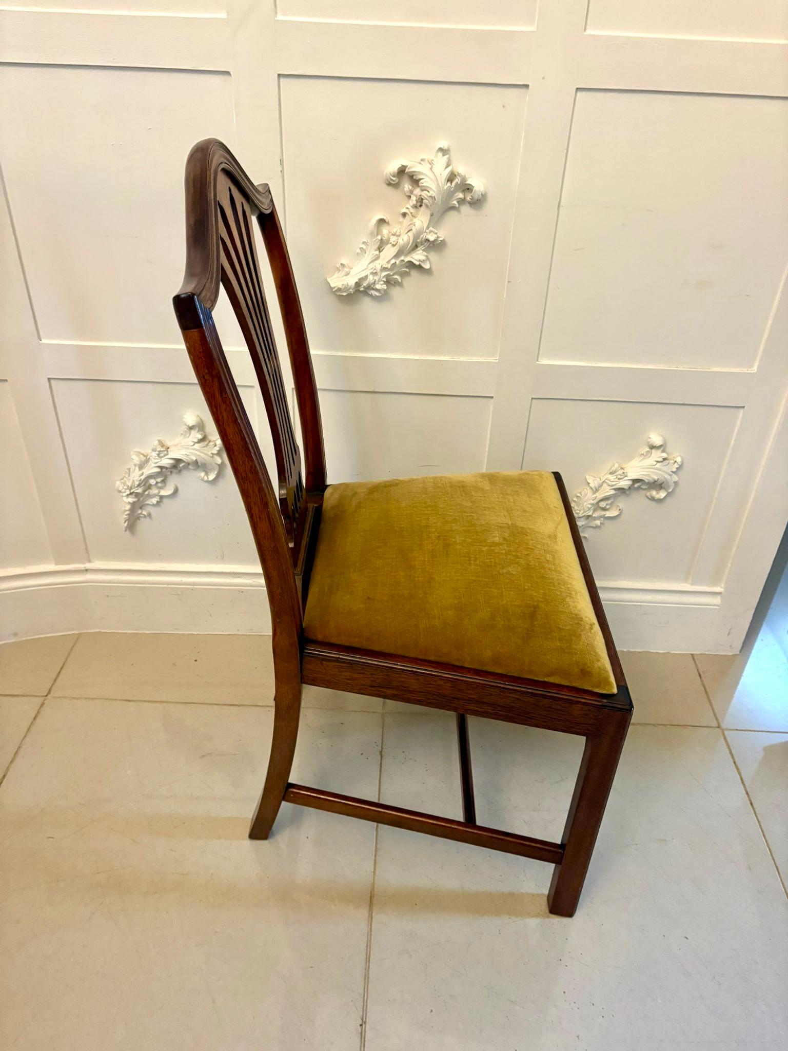 Quality Set of 12 Antique Mahogany Hepplewhite Style Dining Chairs im Angebot 6