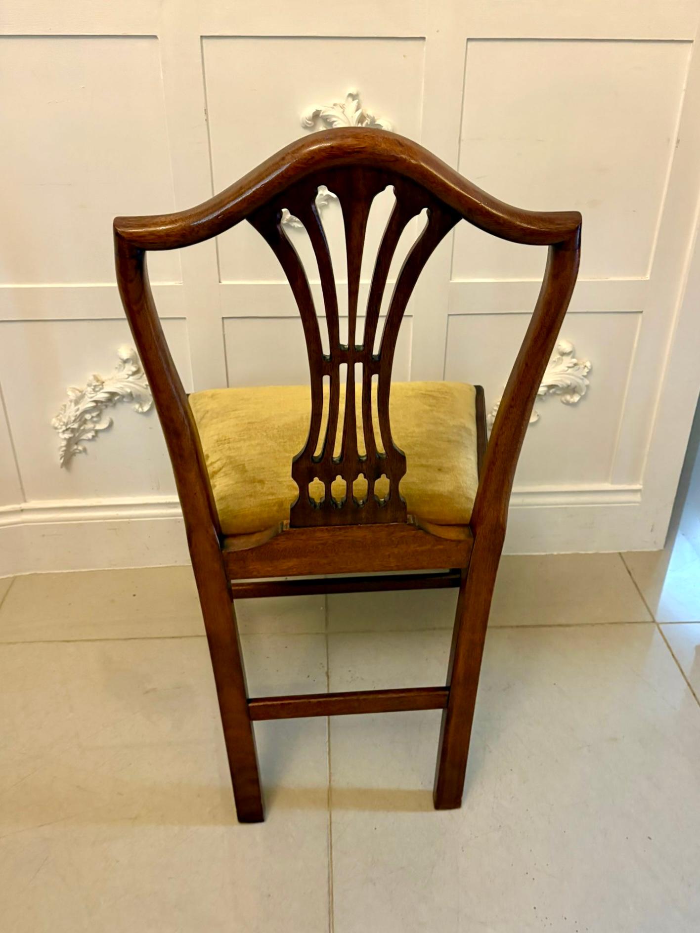 Quality Set of 12 Antique Mahogany Hepplewhite Style Dining Chairs im Angebot 7