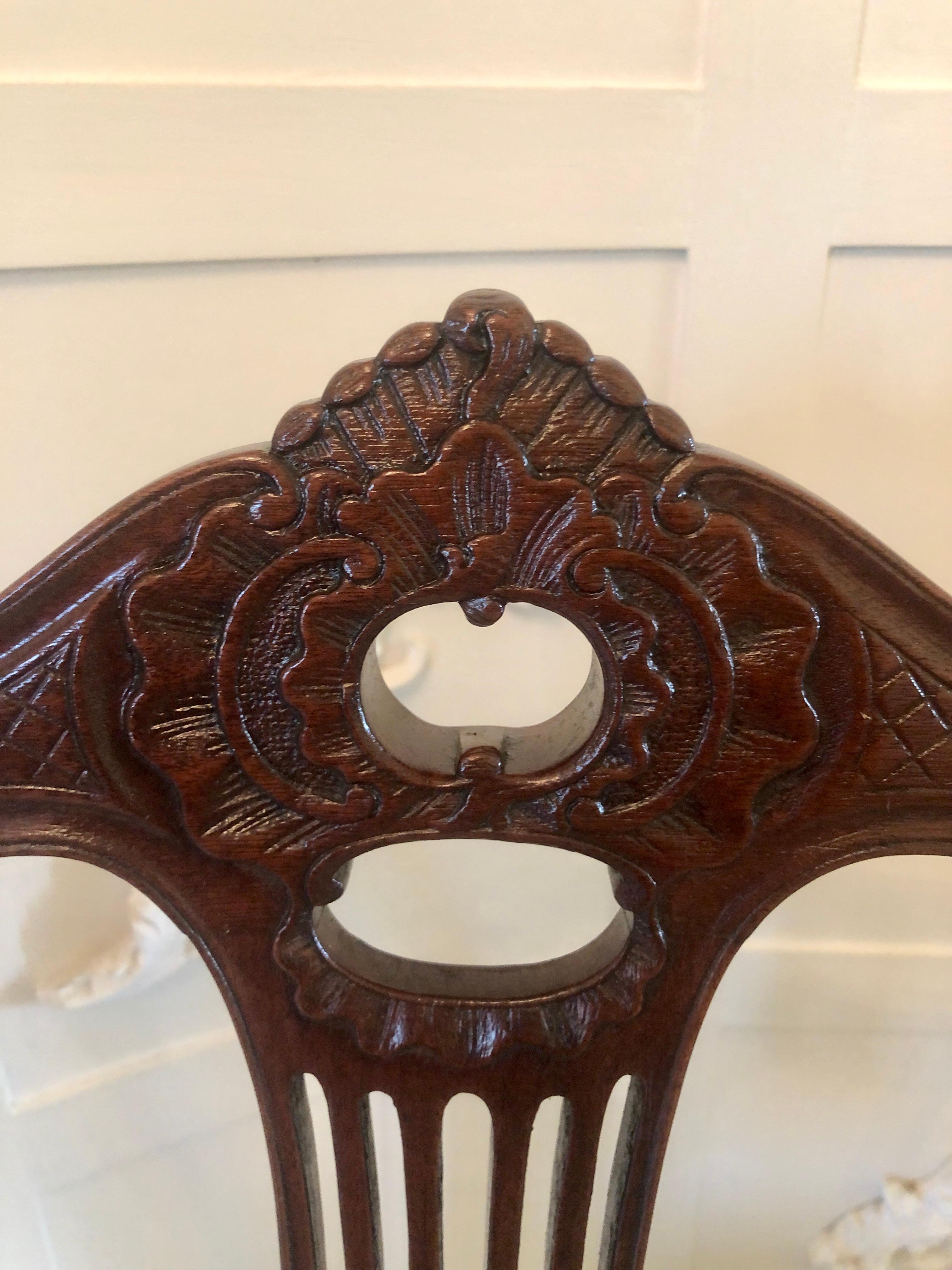 Quality set of four antique mahogany Victorian dining chairs having very attractive expertly carved shaped tops with beautiful quality carved pieced splats to the centre. They stand on elegantly shaped cabriole legs to the front and outswept back