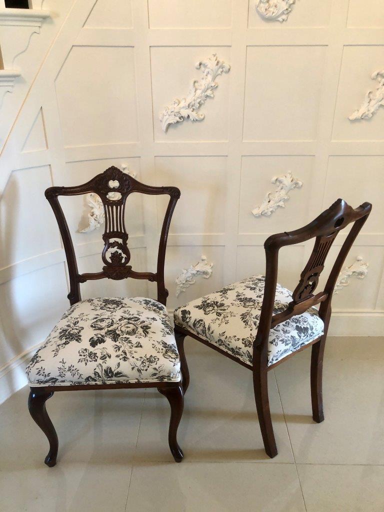 Quality set of four antique mahogany Victorian dining chairs having very attractive expertly carved shaped tops with beautiful quality carved pieced splats to the centre.  They stand on elegantly shaped cabriole legs to the front and out swept back