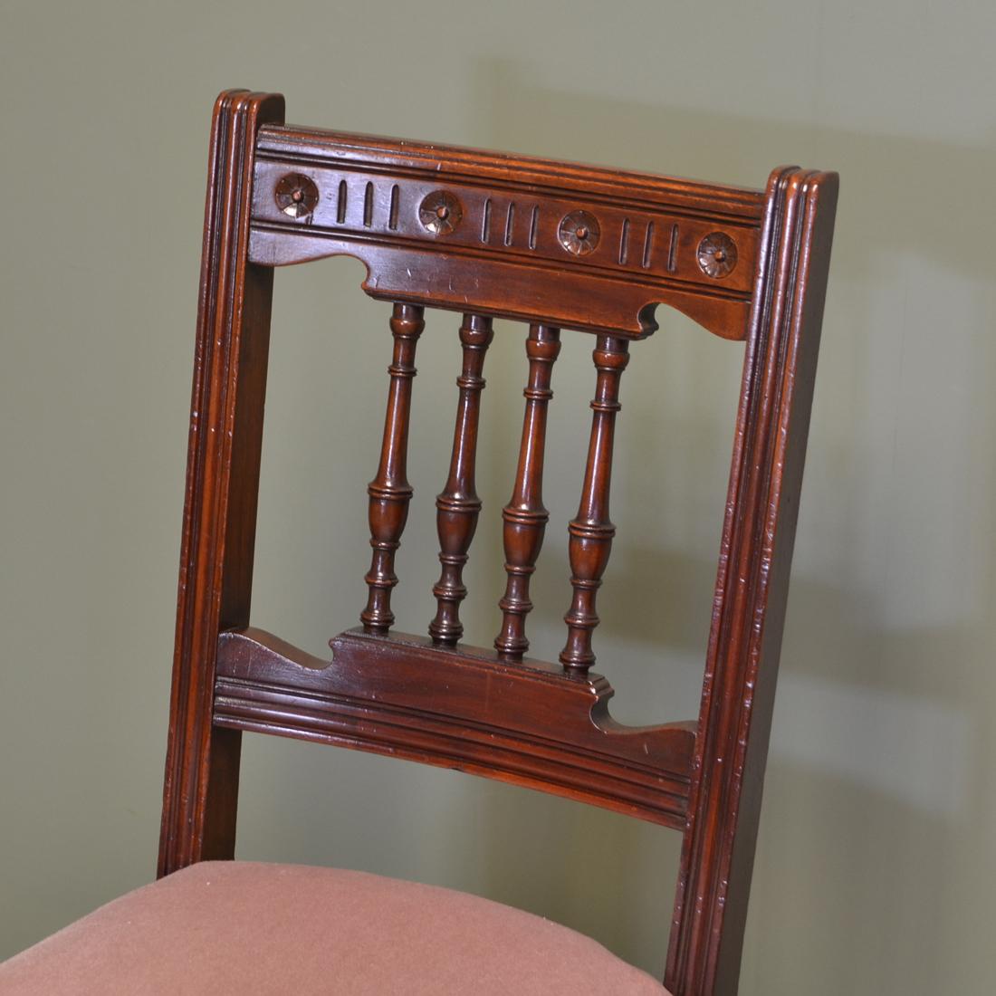 European Quality Set of Four Victorian Walnut Antique Dining Chairs For Sale