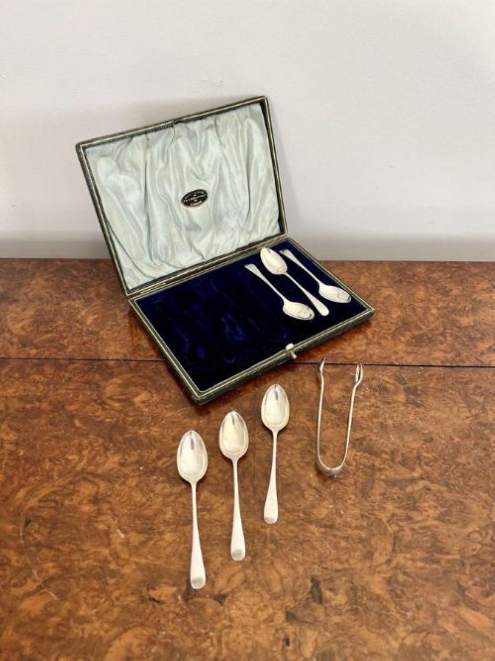 Quality set of silver antique Victorian tea spoons and sugar tongs  In Good Condition For Sale In Ipswich, GB