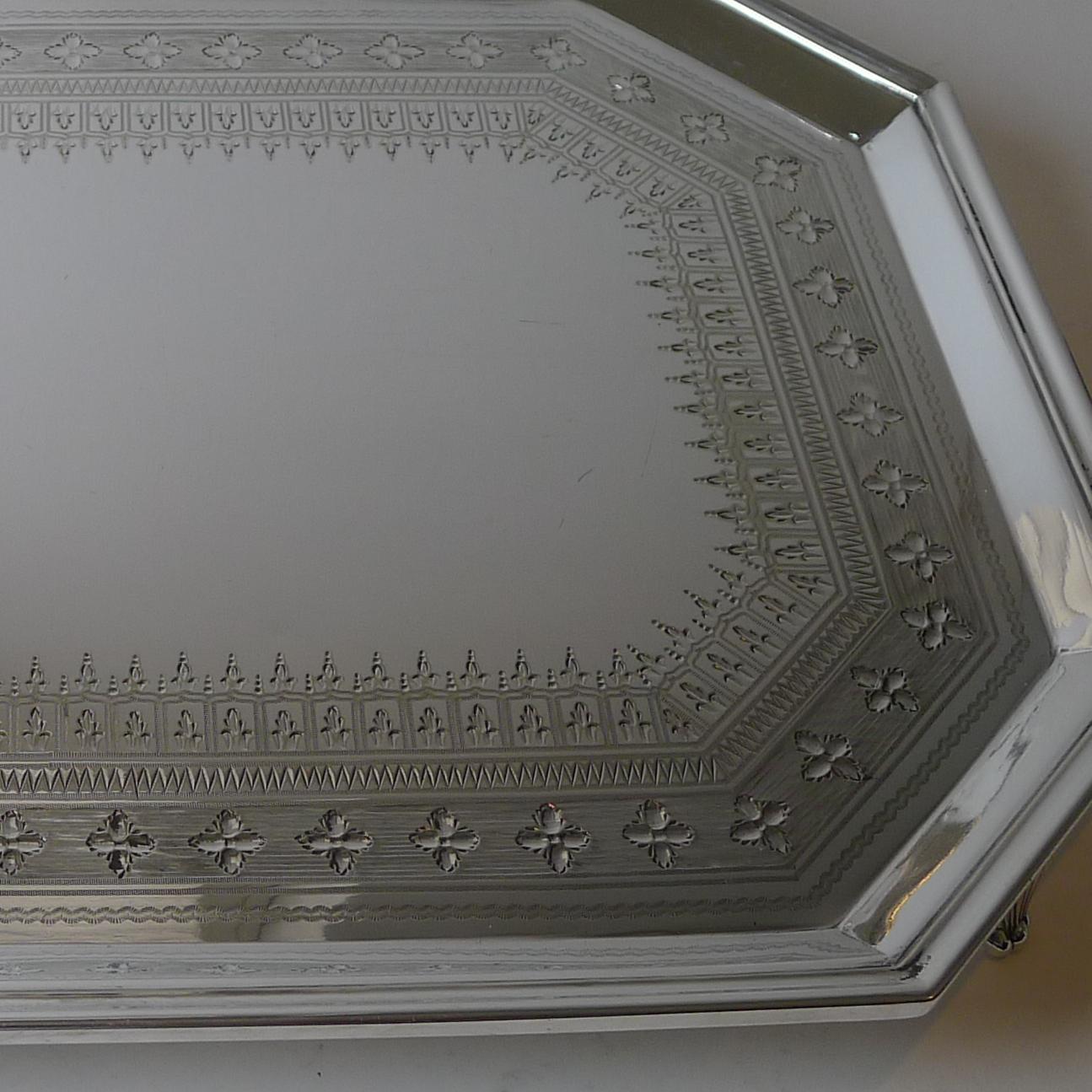 Quality Silver Plated Cocktail / Drinks Tray by Goldsmiths & Silversmiths Co. c. In Good Condition For Sale In Bath, GB