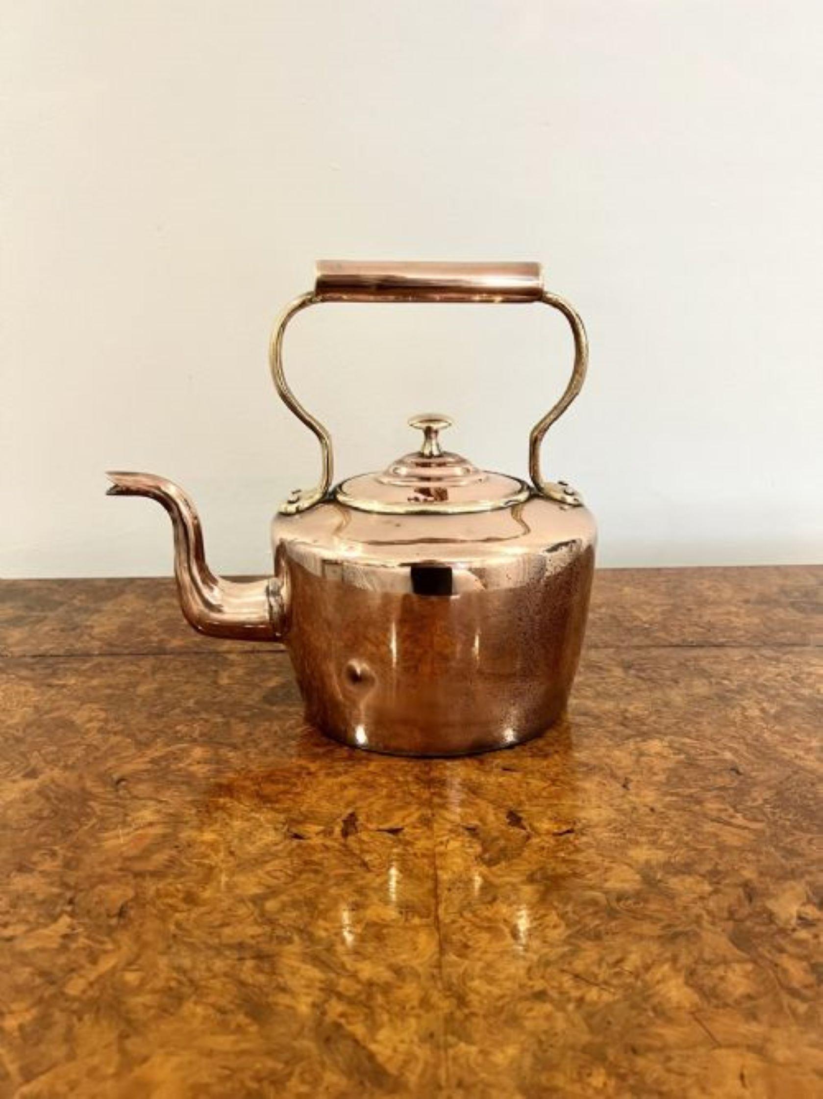 Quality small antique George III copper kettle  In Good Condition For Sale In Ipswich, GB
