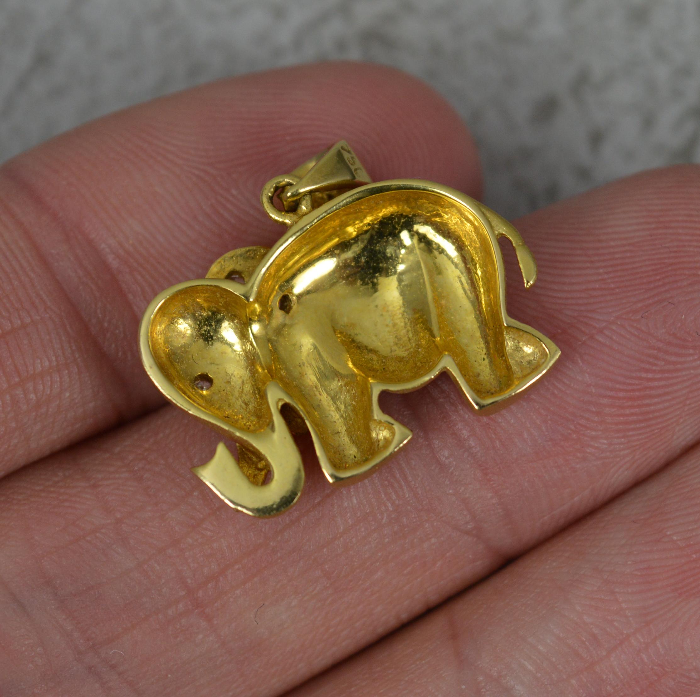 Round Cut Quality Solid 18 Carat Gold and Diamond Elephant Pendant For Sale
