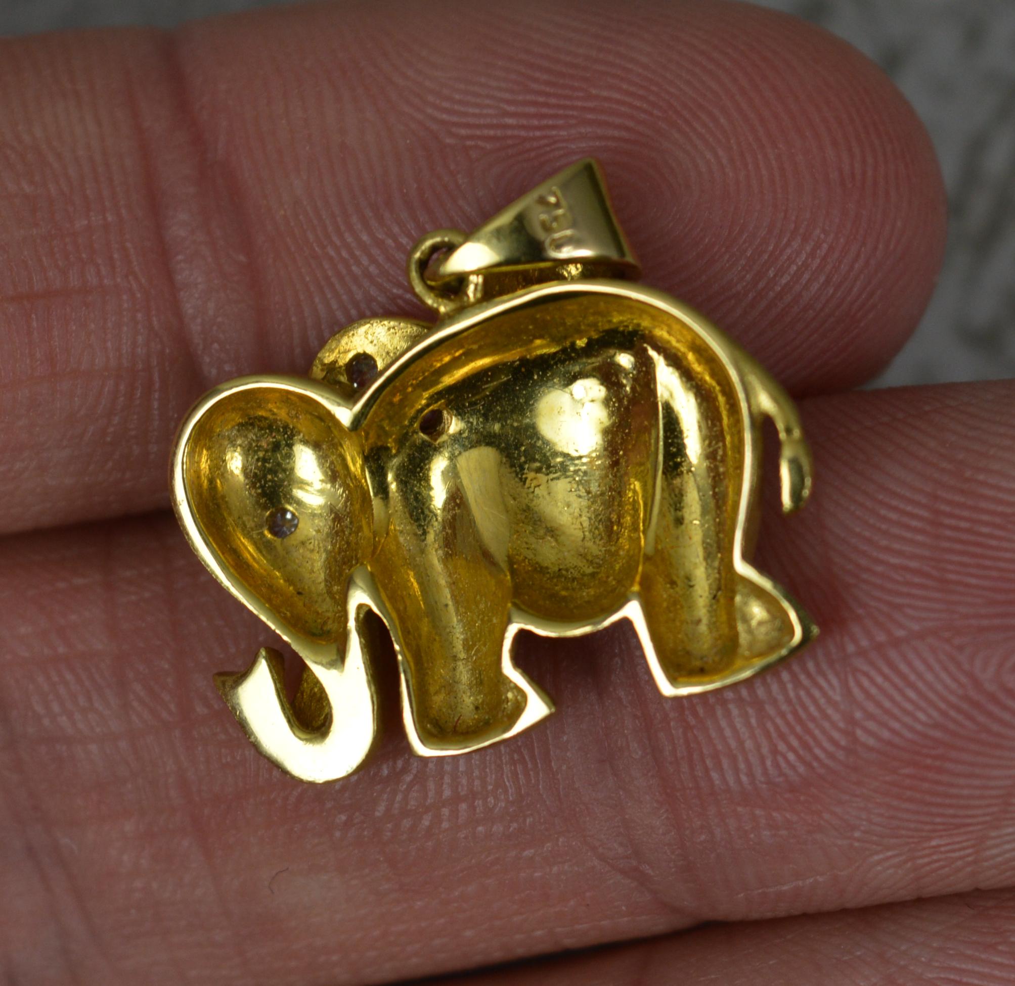 Elefantenanhänger aus massivem 18 Karat Gold und Diamanten im Angebot 2