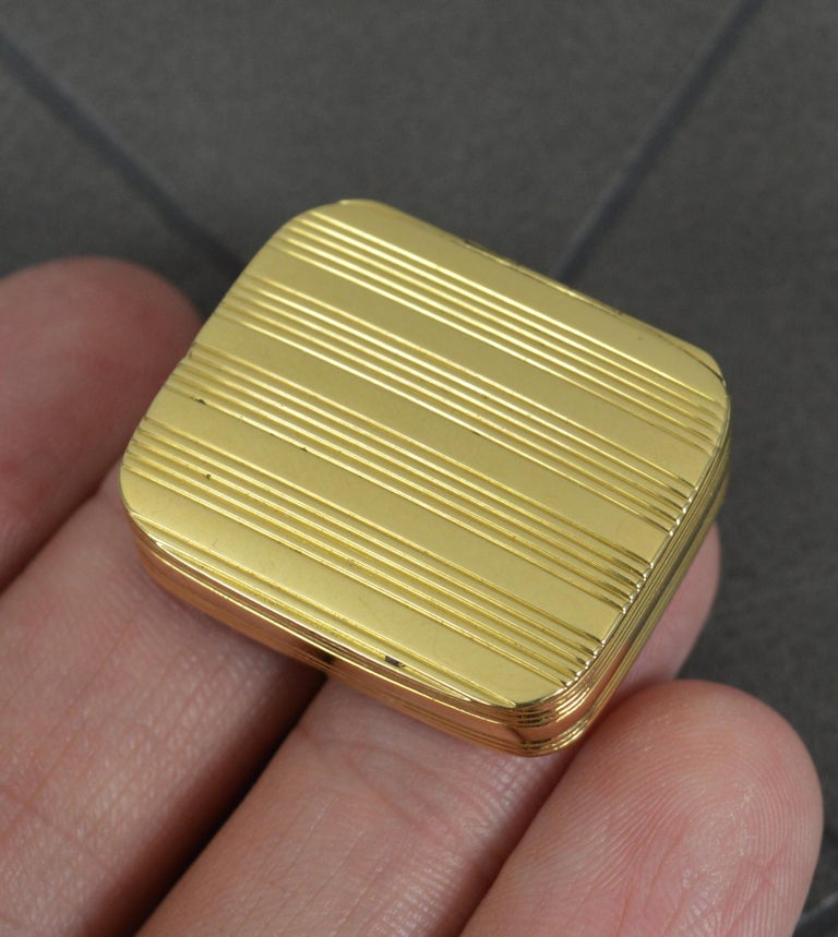 Quality Solid 18 Carat Yellow Gold Rectangular Pill Box For Sale at 1stDibs