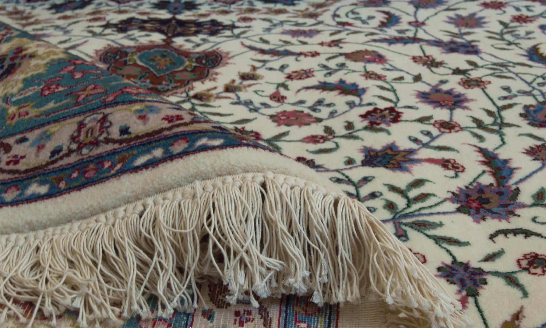 Quality Tabriz Rug In Excellent Condition For Sale In West Hollywood, CA