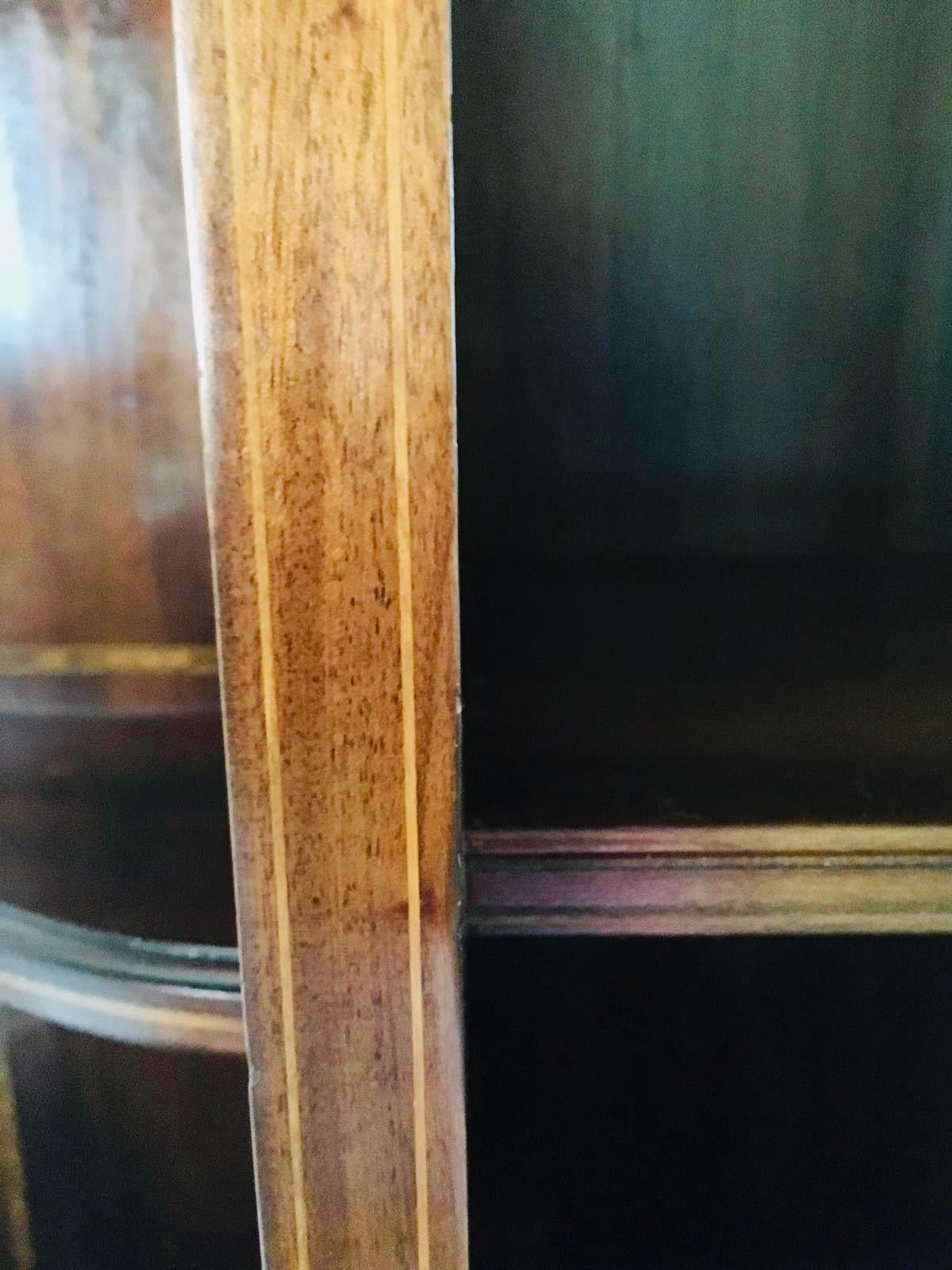 Quality Unusual Antique Edwardian Mahogany and Satinwood Inlaid Display Cabinet In Good Condition In Suffolk, GB