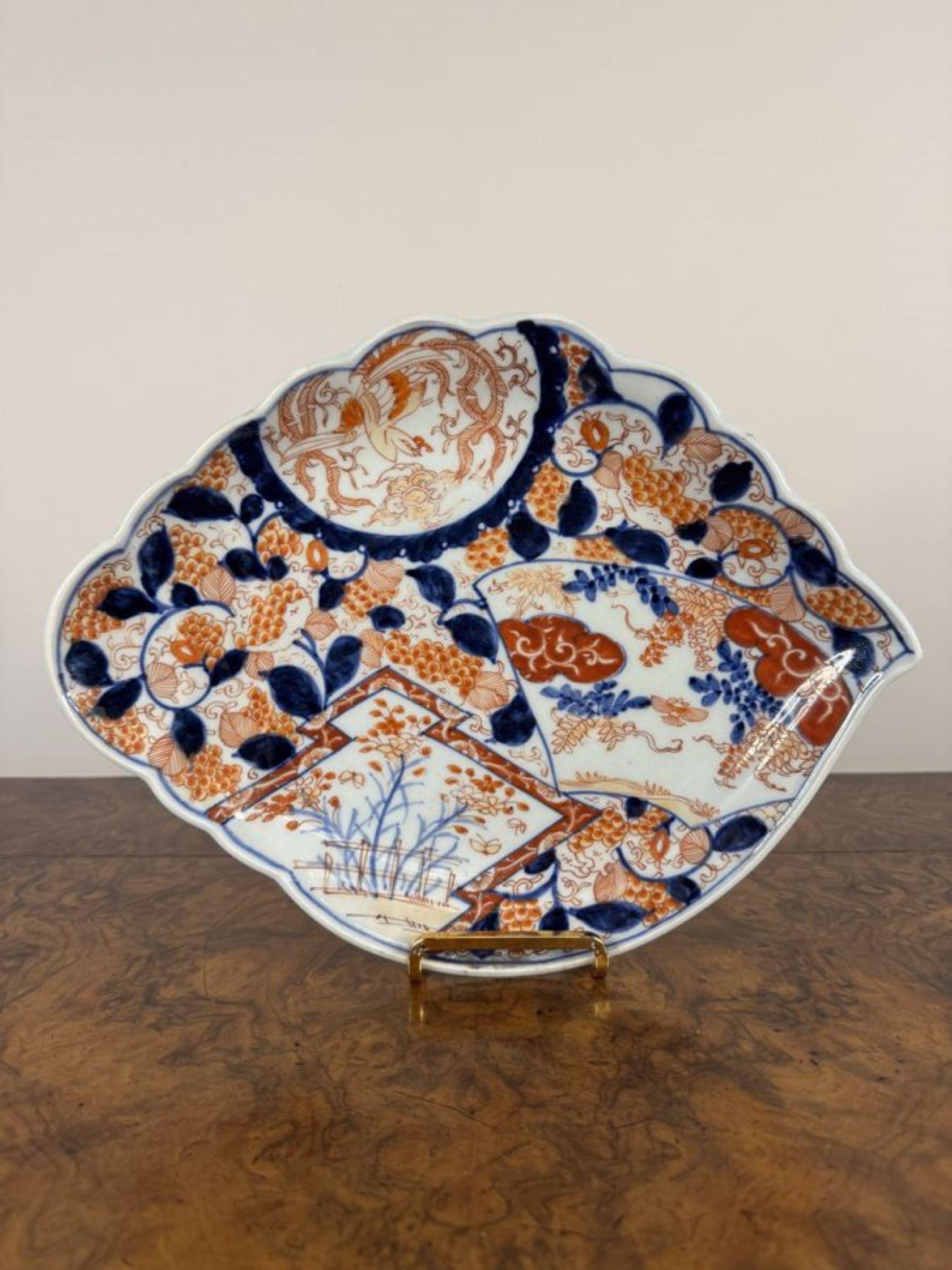 Calidad inusual par de platos antiguos japoneses en forma de imari en Bueno estado para la venta en Ipswich, GB