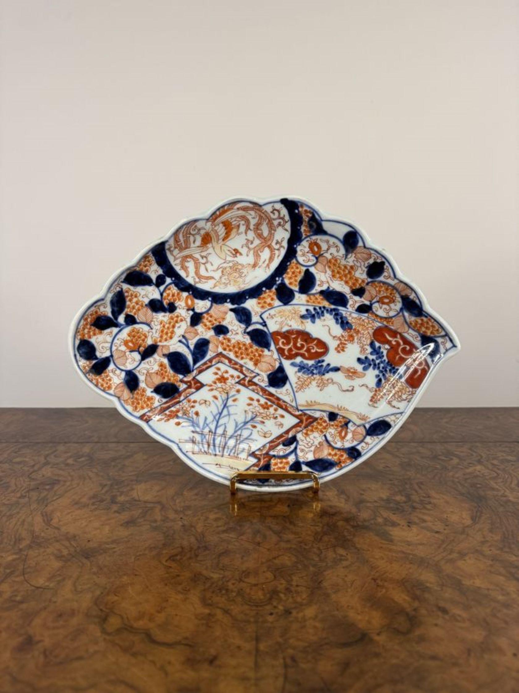 Calidad inusual par de platos antiguos japoneses en forma de imari siglo XX en venta