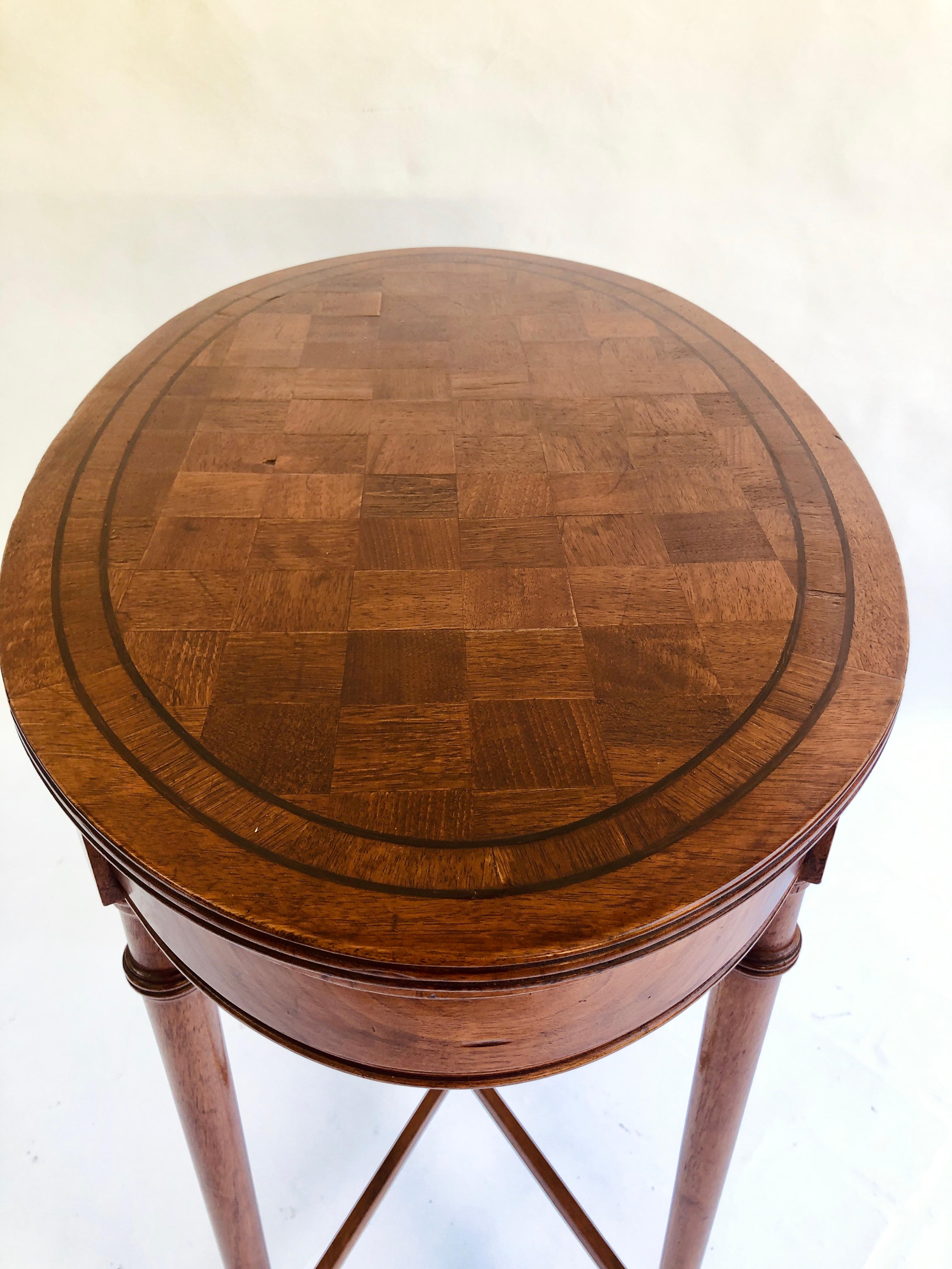 Quality Victorian Antique Oval Walnut Chequered Table In Good Condition In Suffolk, GB