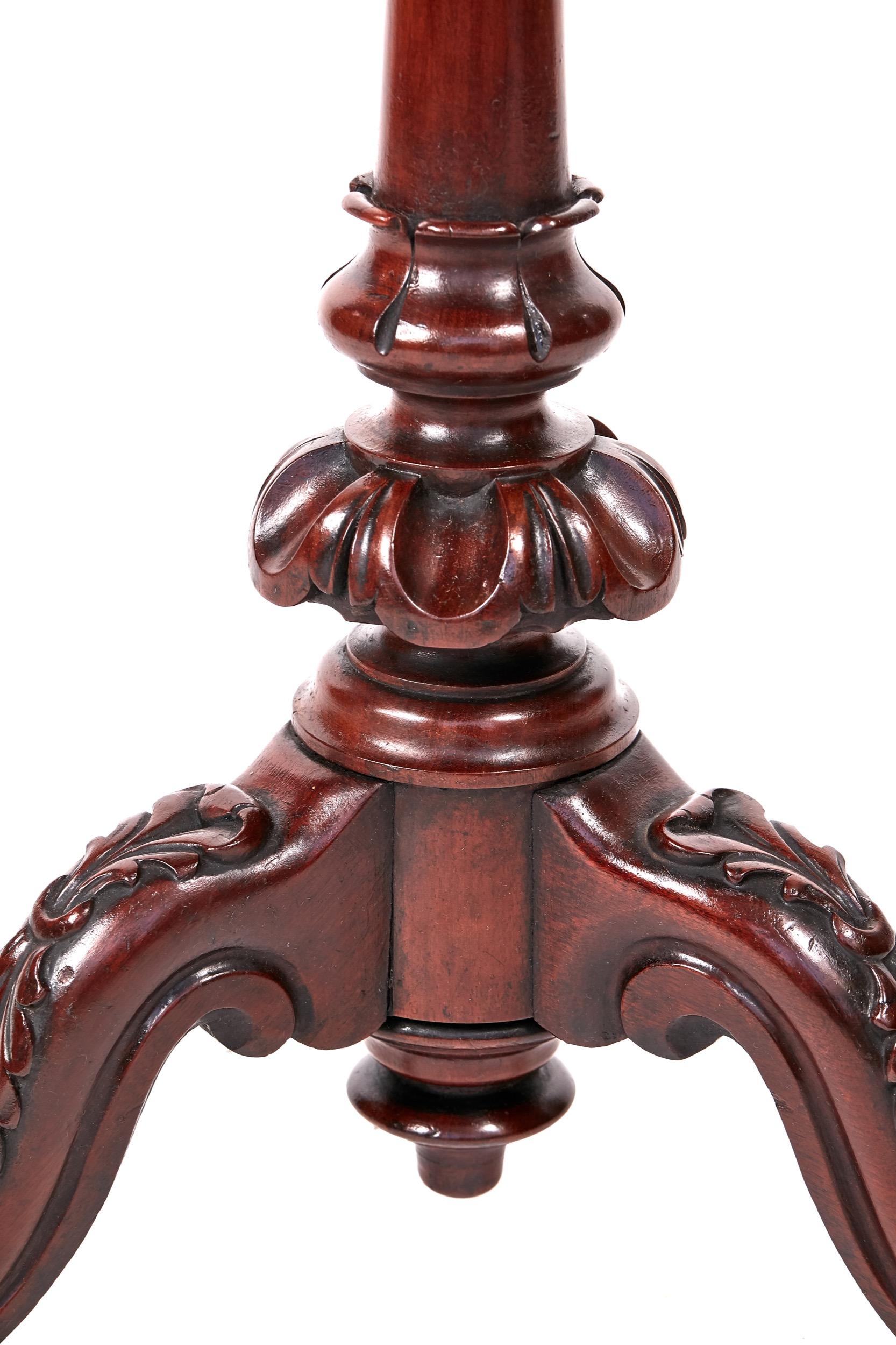 Quality Victorian Burr Walnut Lamp Table In Excellent Condition In Stutton, GB
