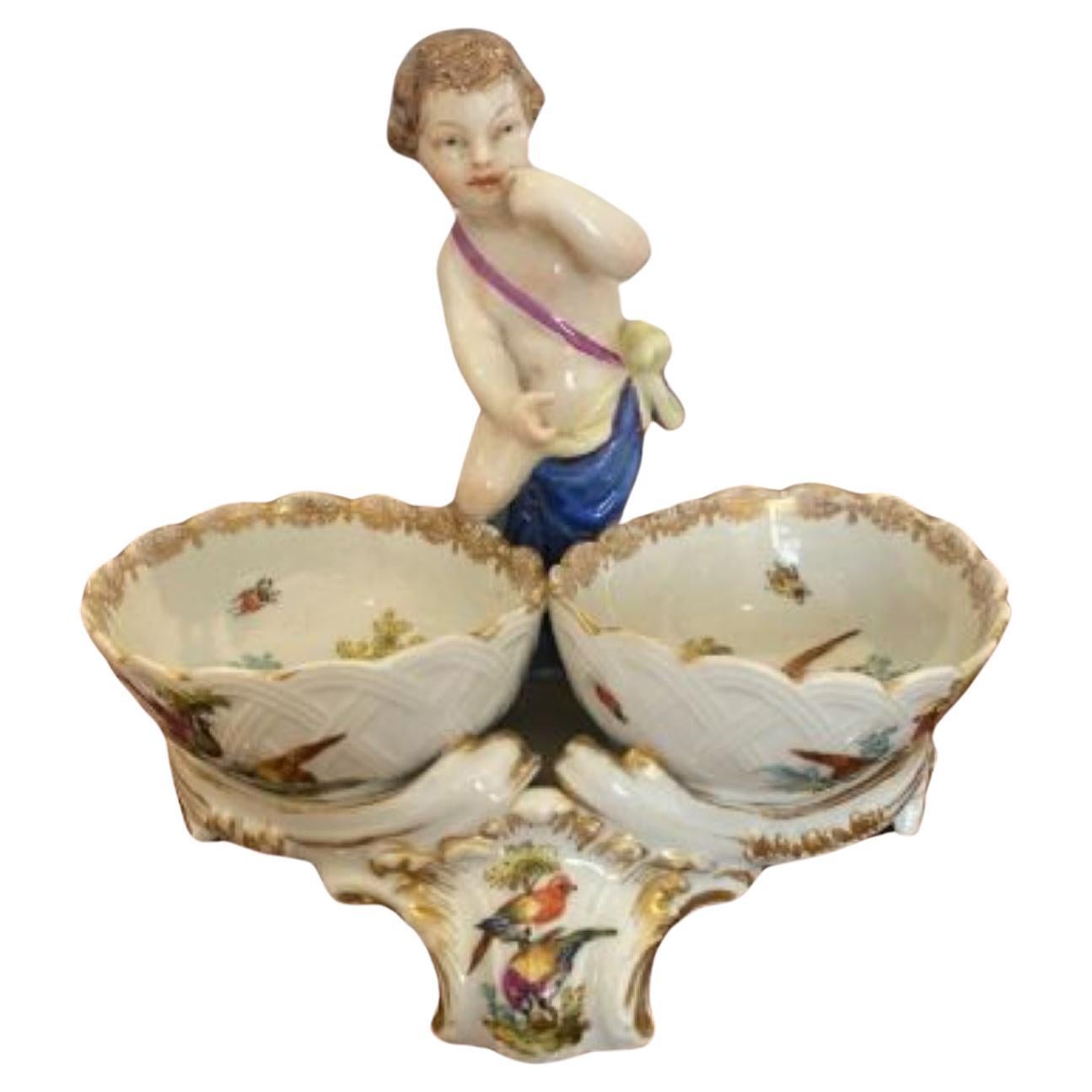 Porte-sel et poivre de groupe en porcelaine continentale de l'époque victorienne