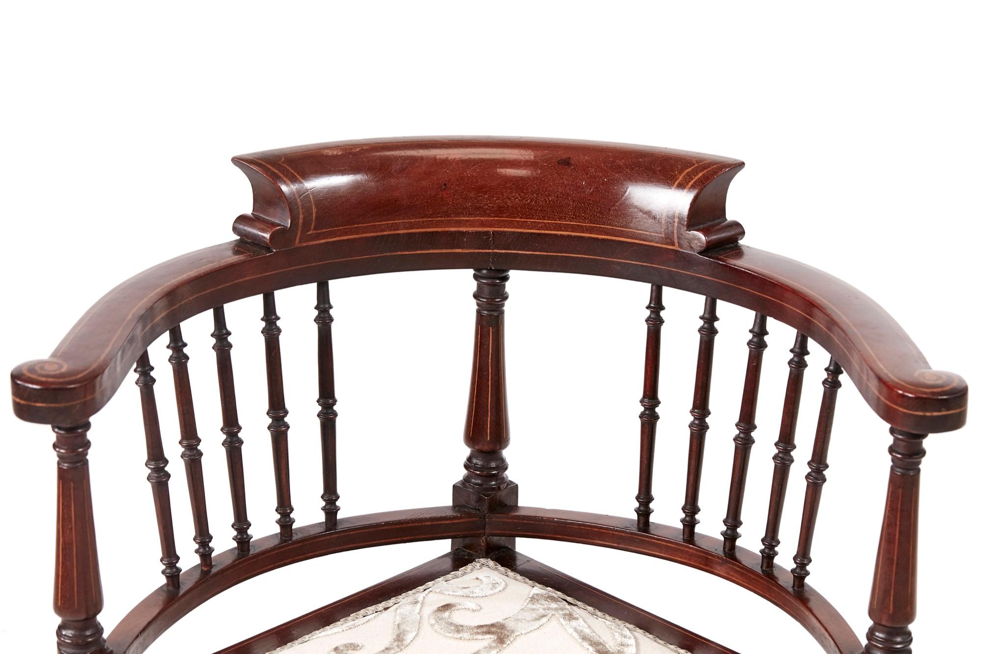 Quality Edwardian mahogany inlaid corner chair. This is a very attractive chair in perfect condition having a lovely quality shaped back with satinwood inlay, newly recovered seat, standing on turned tapering legs united by a turned cross