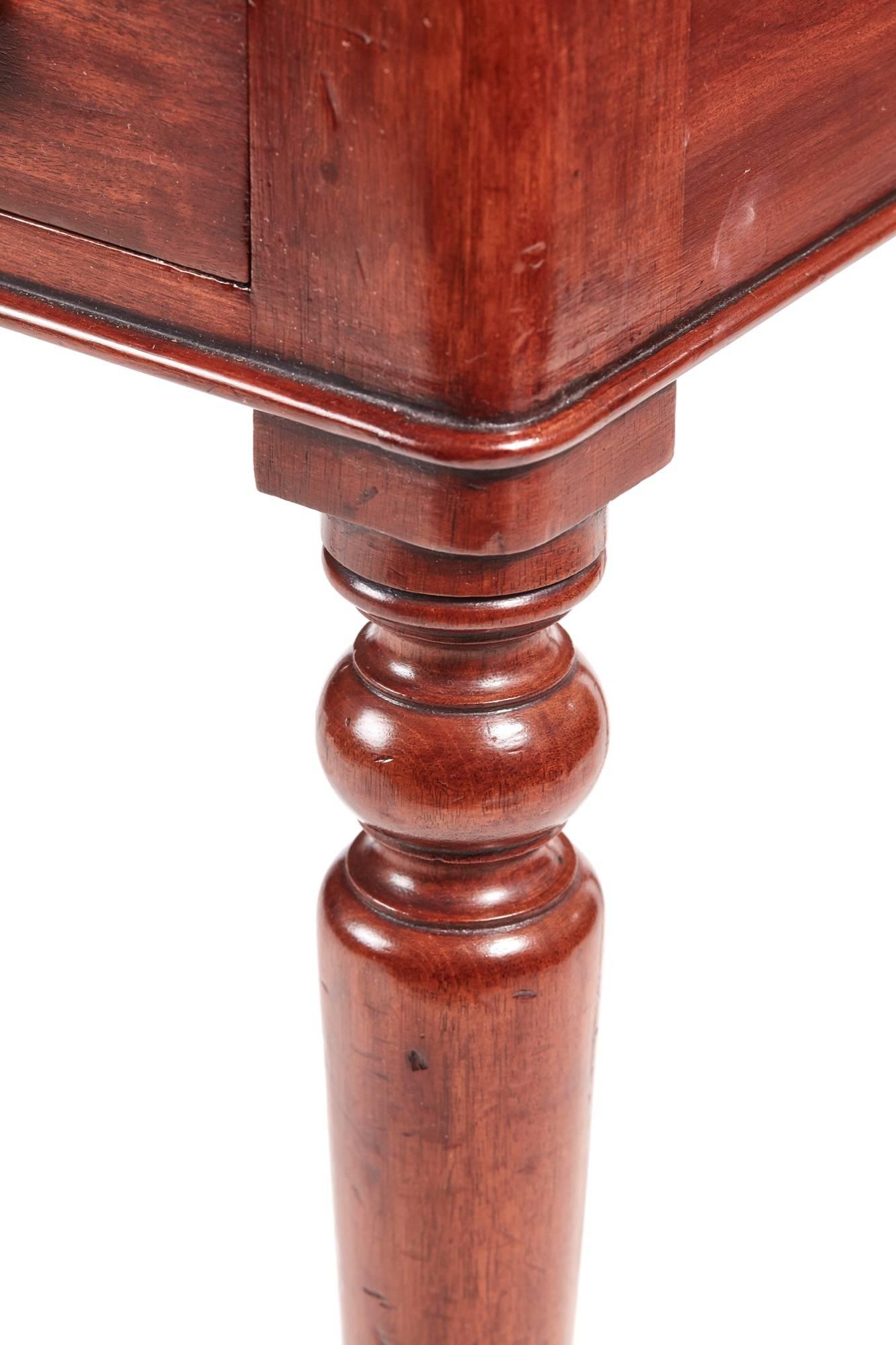 Quality Victorian Mahogany Side / Writing Table For Sale 2