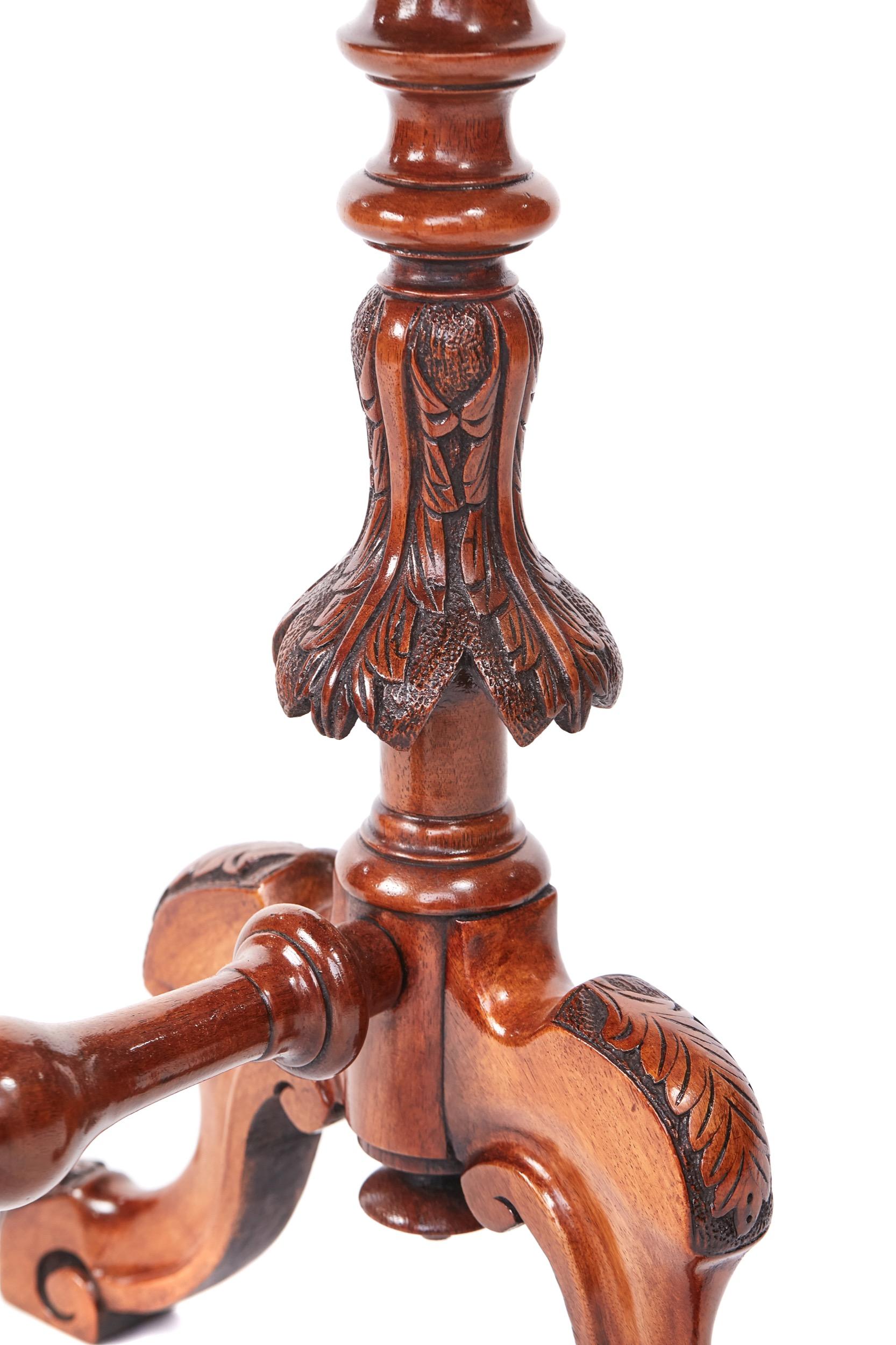 Quality Victorian Walnut Kidney Shaped Writing Table In Excellent Condition In Stutton, GB